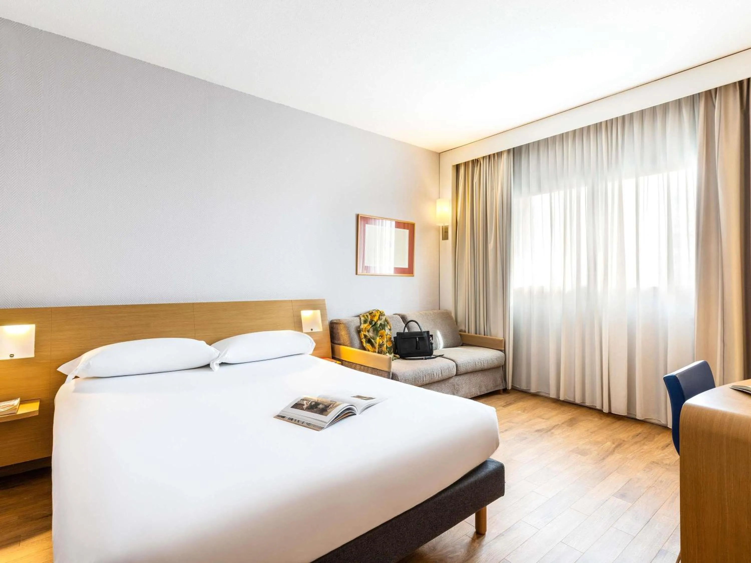 Bedroom, Bed in Novotel Caserta Sud