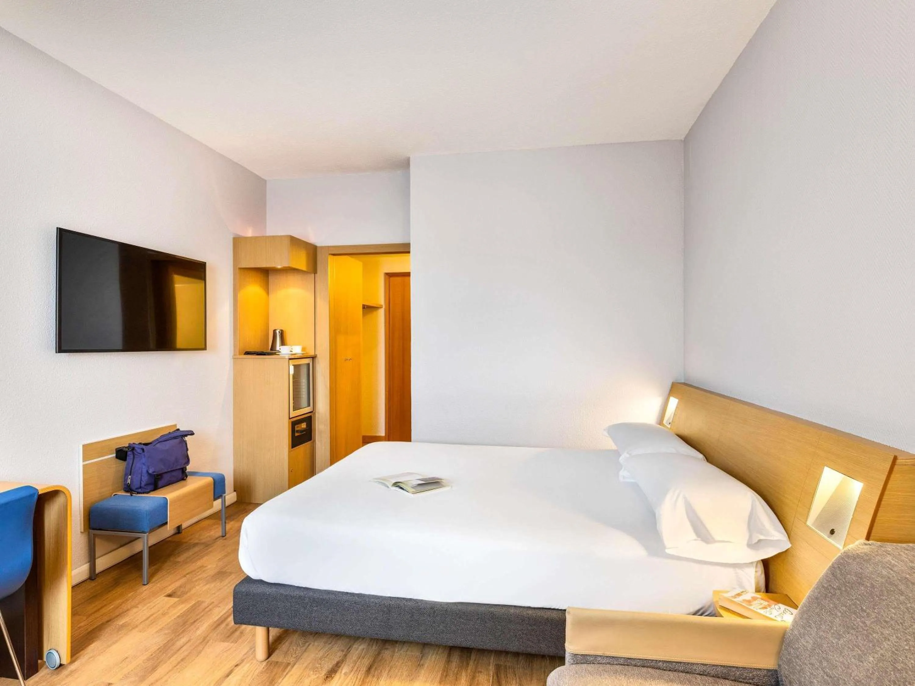 Bedroom, Bed in Novotel Caserta Sud