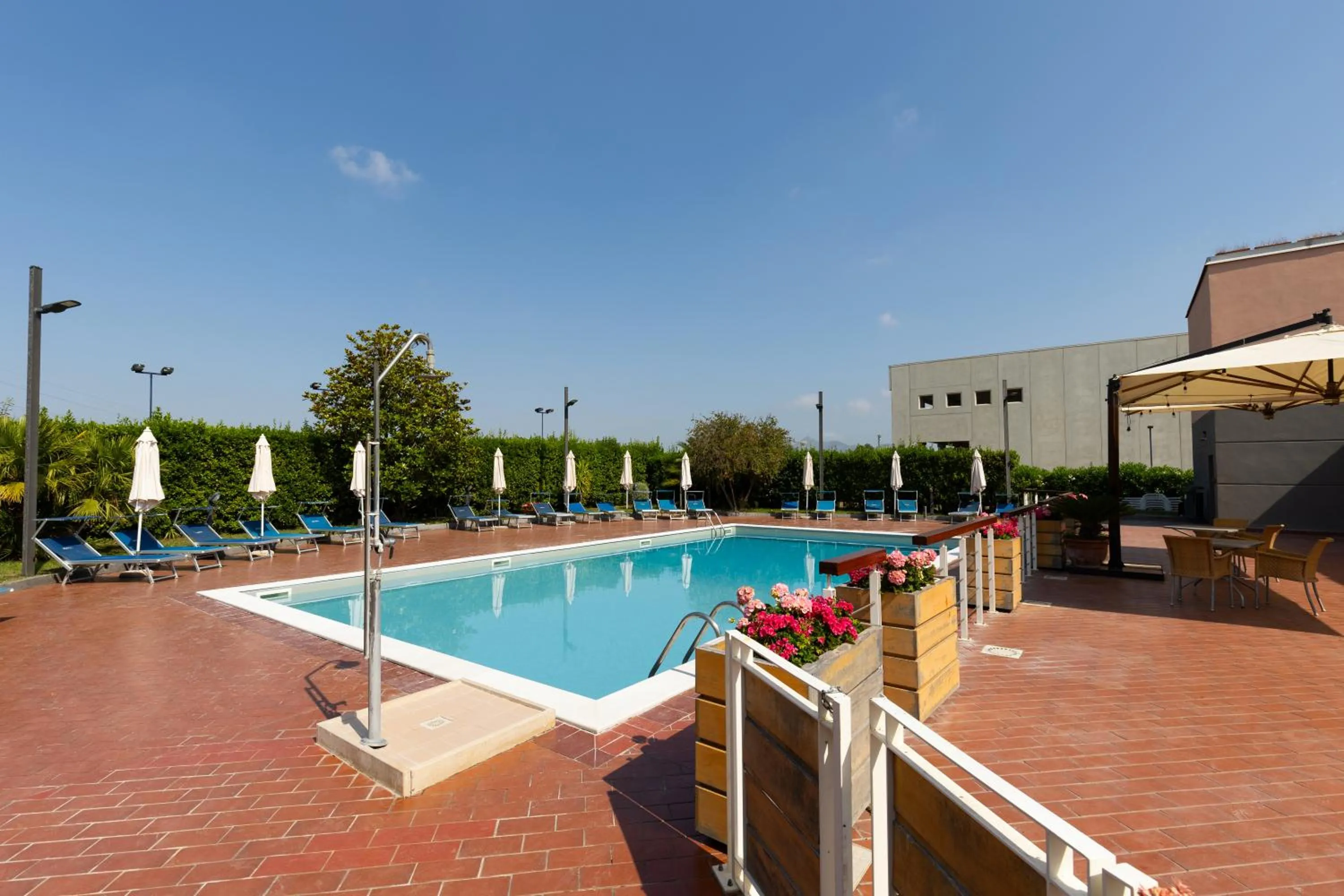 Swimming pool in Novotel Caserta Sud