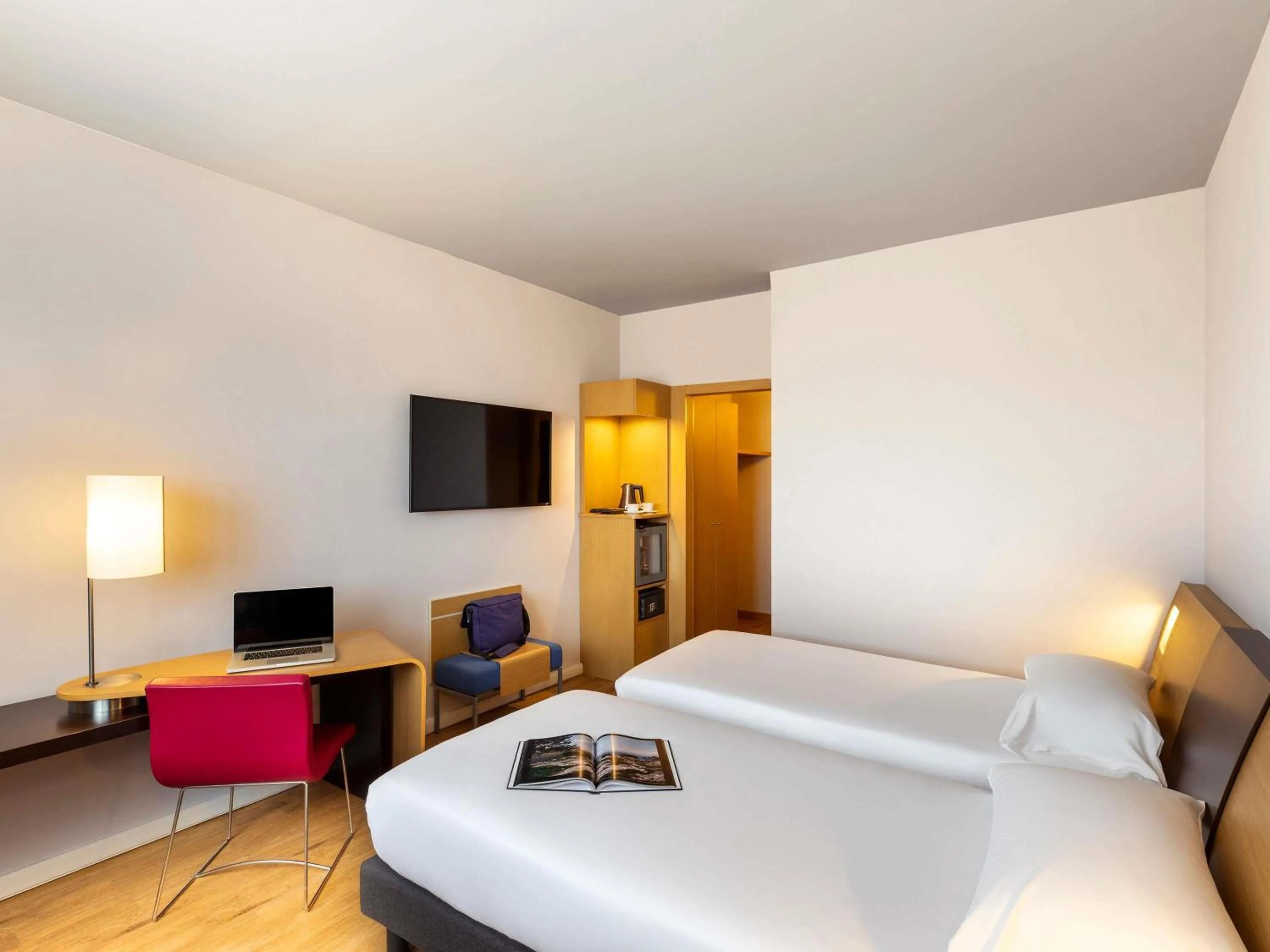 Bedroom, Bed in Novotel Caserta Sud