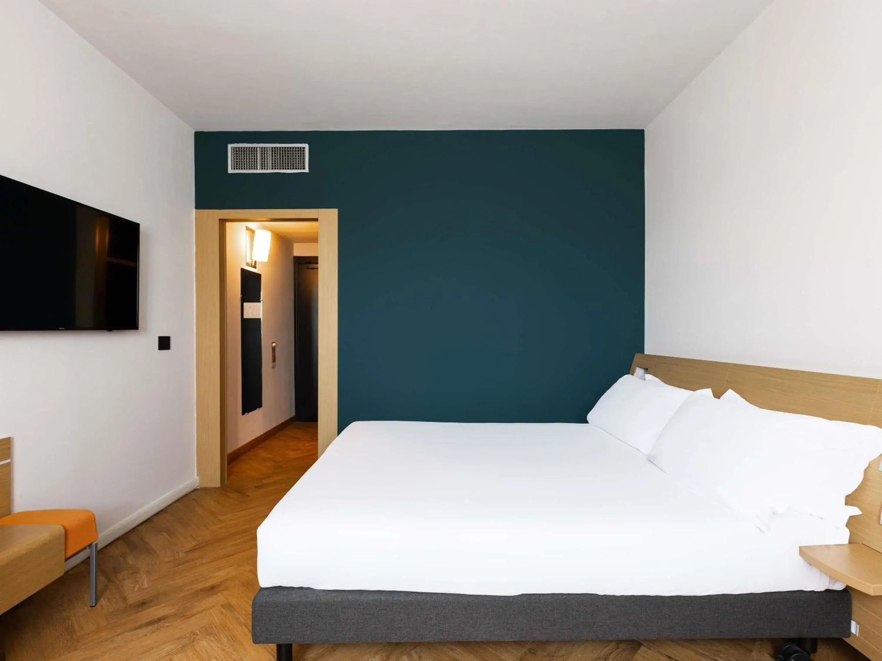 Bedroom, Bed in Novotel Caserta Sud Bedroom, Bed in Novotel Caserta Sud