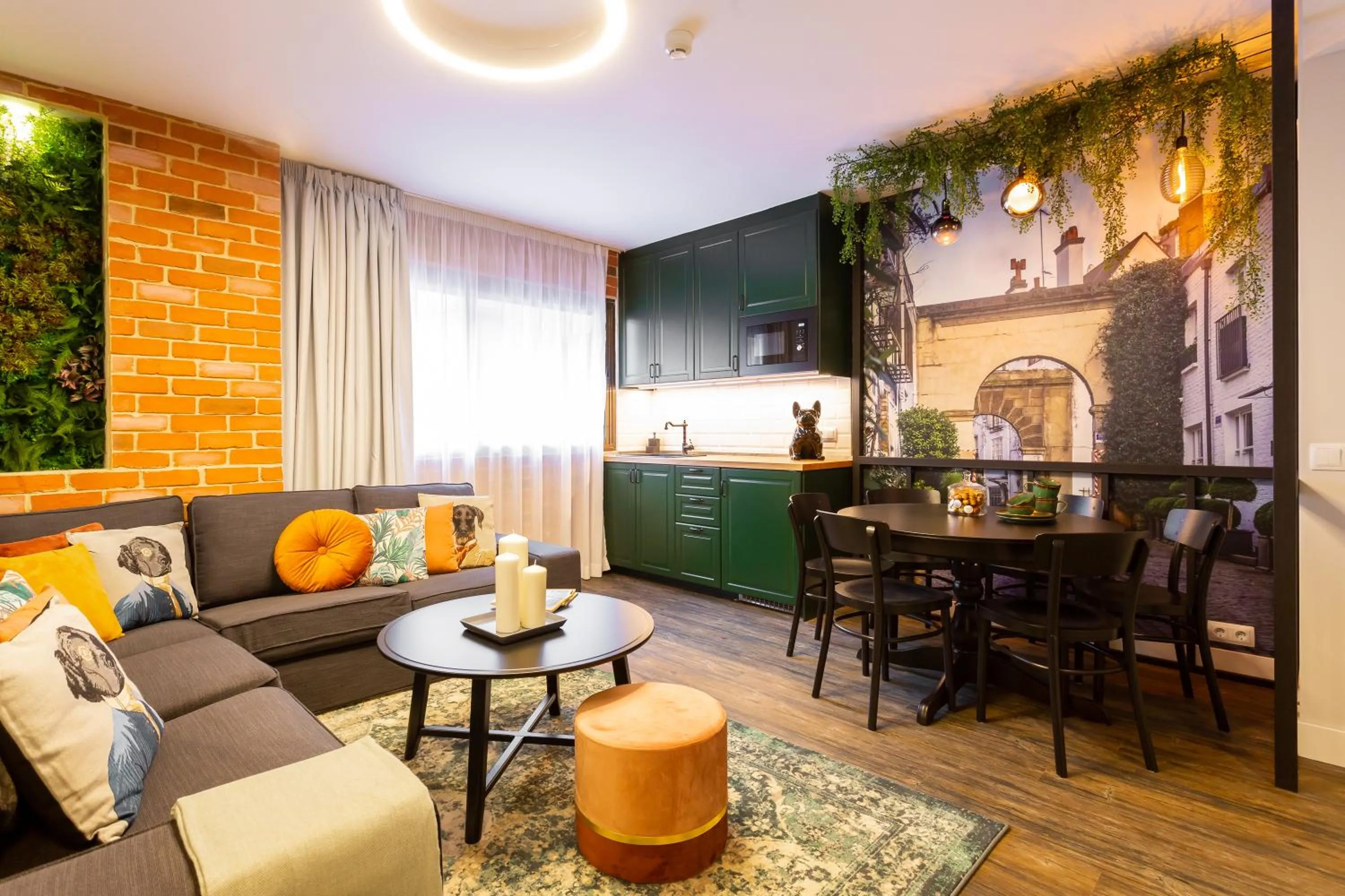 Three-Bedroom Apartment in Fly Rooms Madrid Airport
