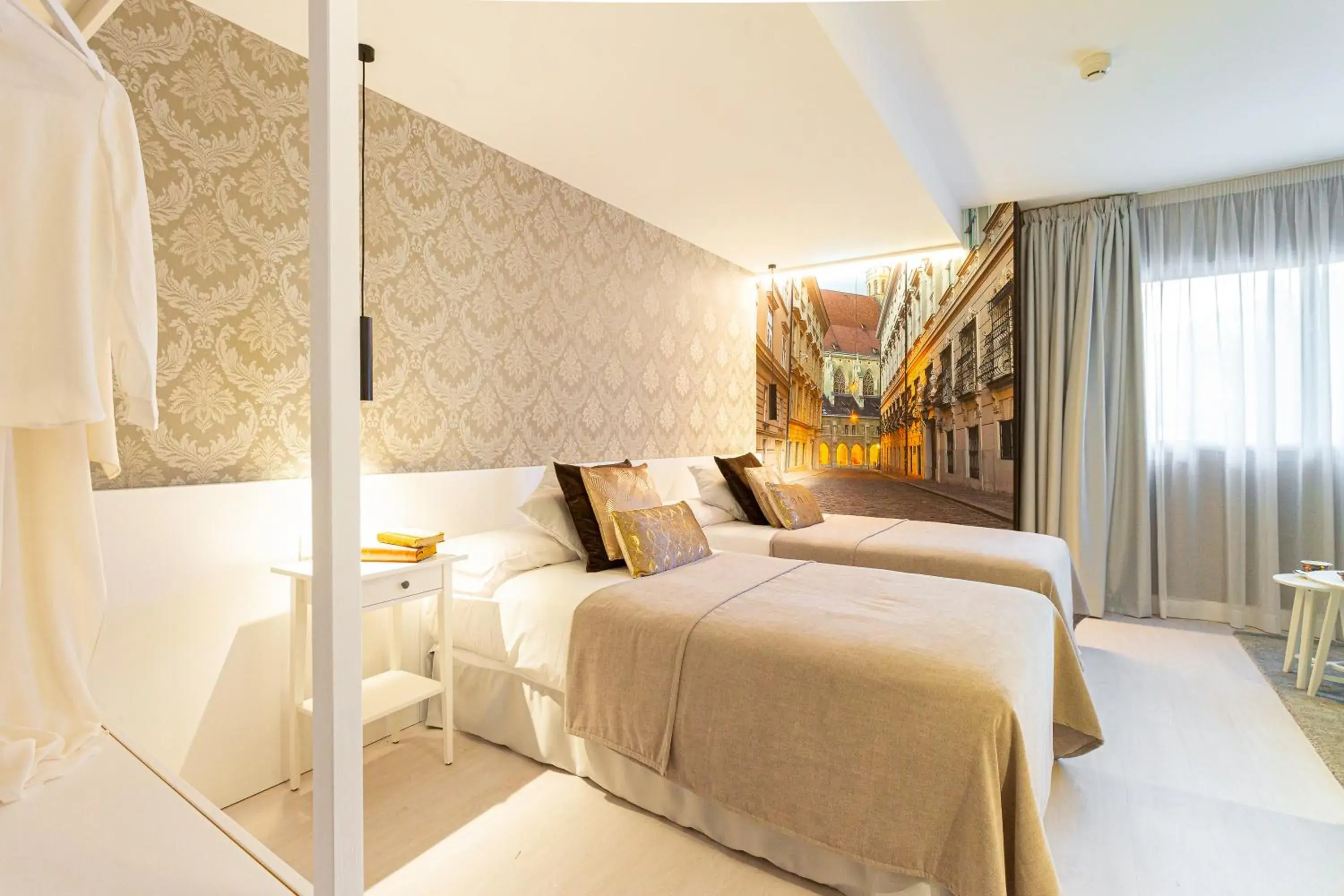Deluxe Twin Room in Fly Rooms Madrid Airport Deluxe Twin Room in Fly Rooms Madrid Airport