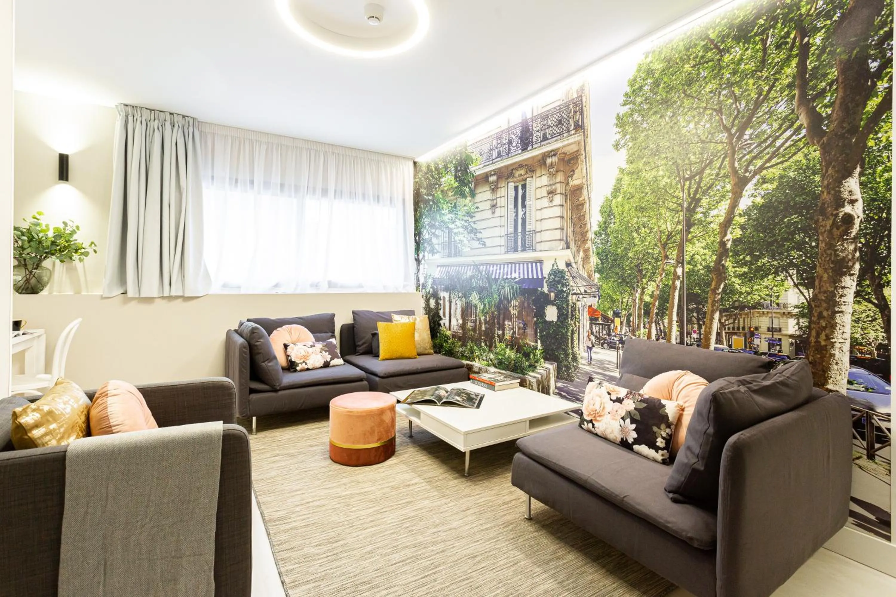 Two-Bedroom Apartment in Fly Rooms Madrid Airport