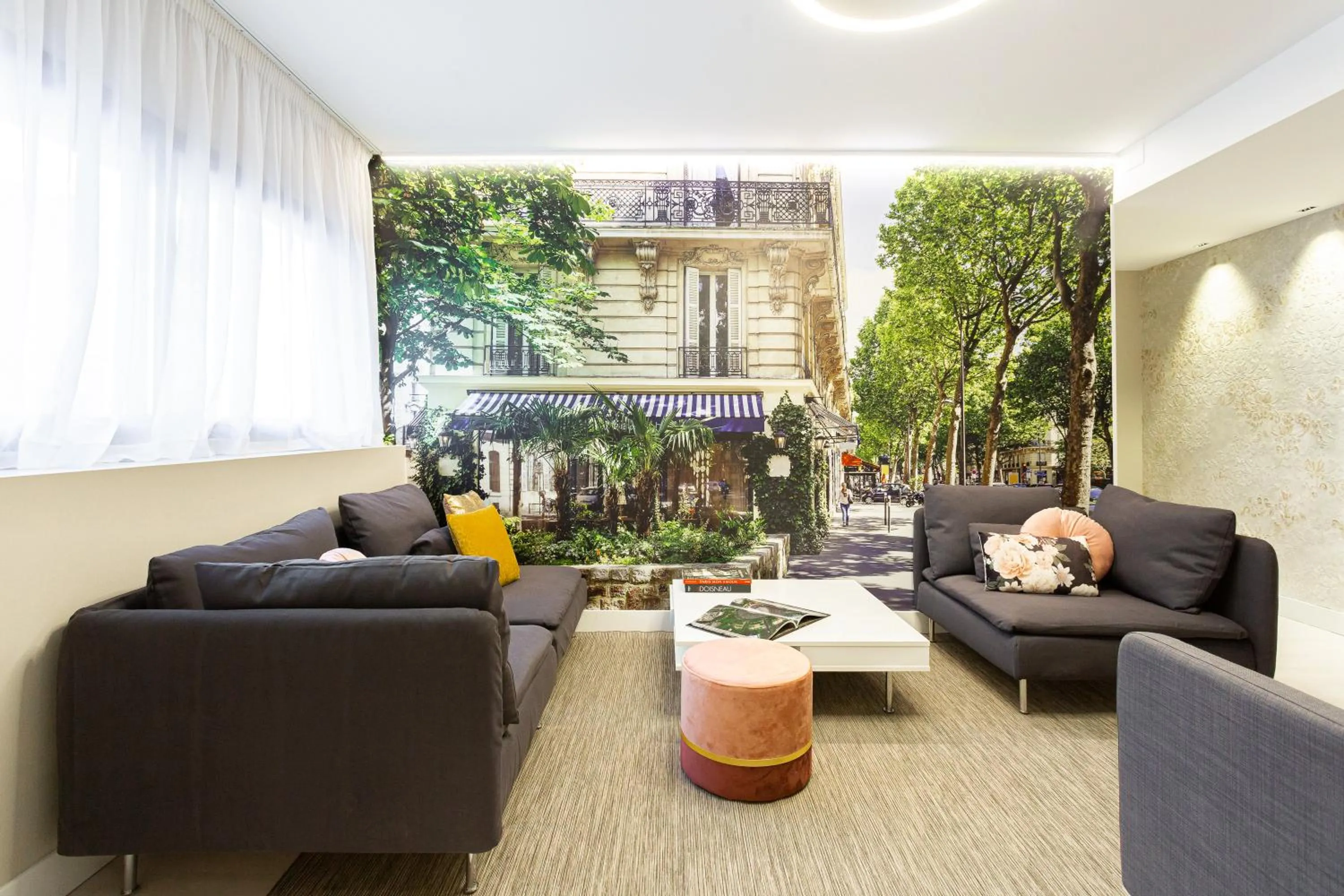 Two-Bedroom Apartment in Fly Rooms Madrid Airport