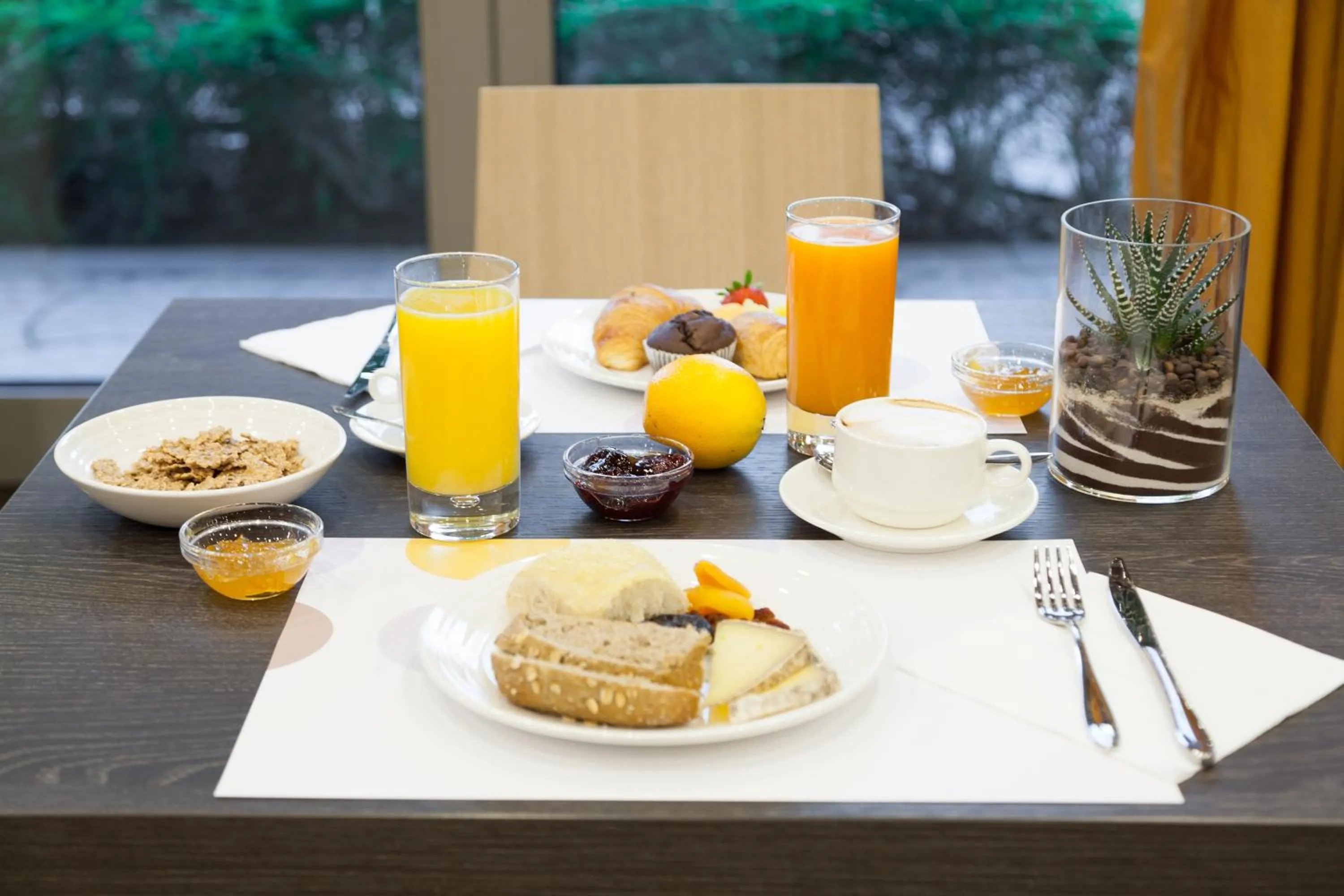 Buffet breakfast in Novotel Brescia Due