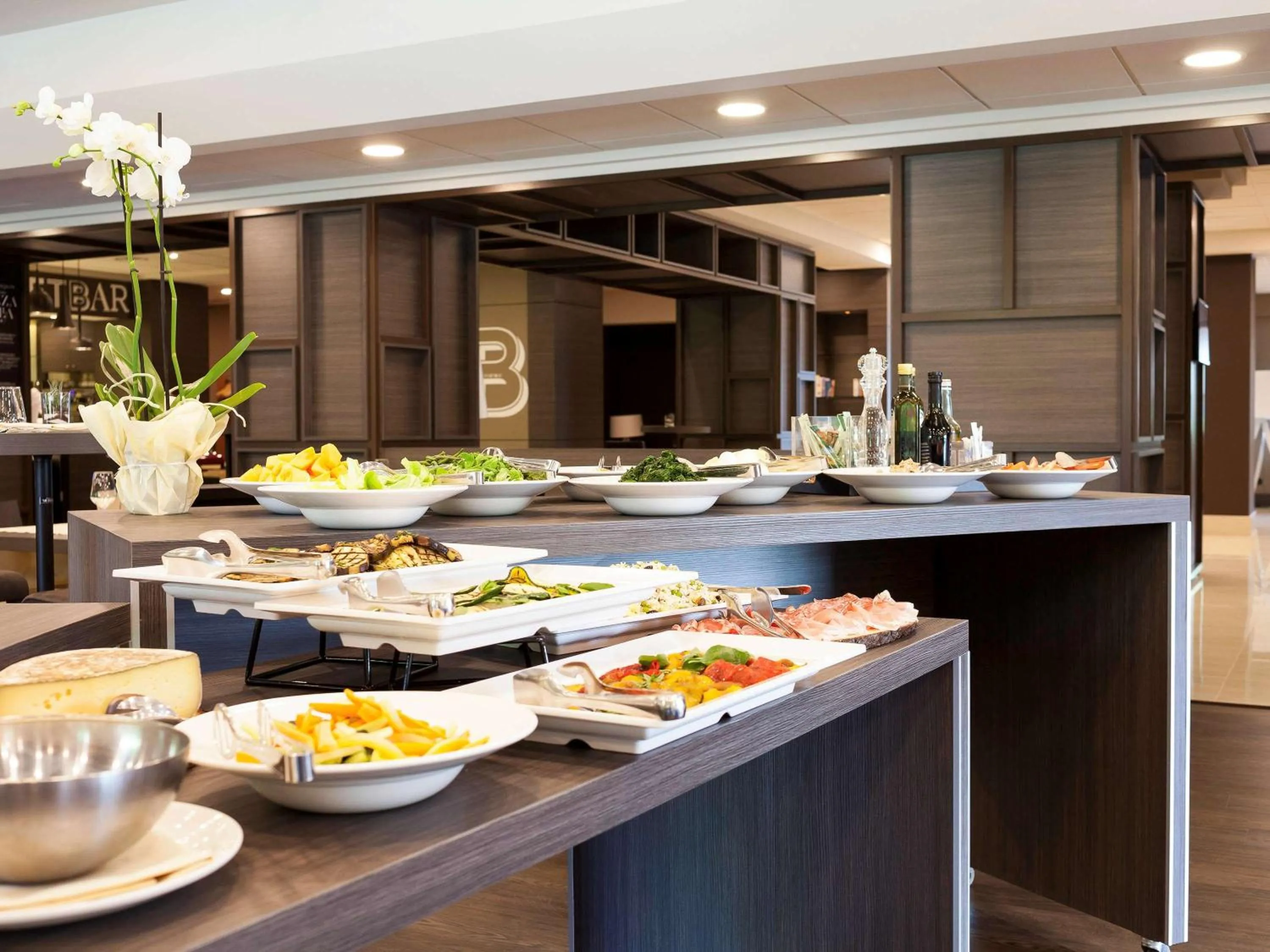 Restaurant/places to eat in Novotel Brescia Due