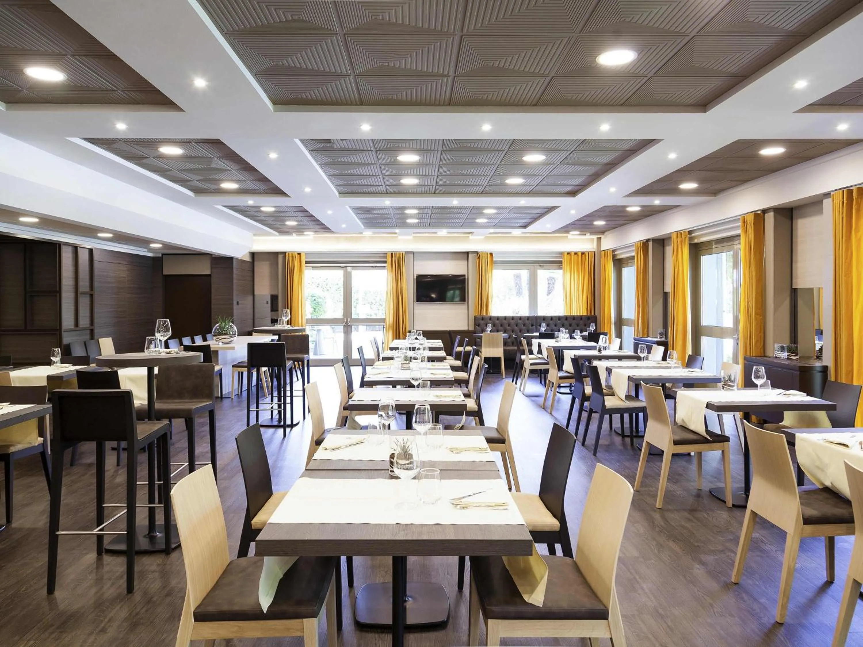 Restaurant/places to eat in Novotel Brescia Due