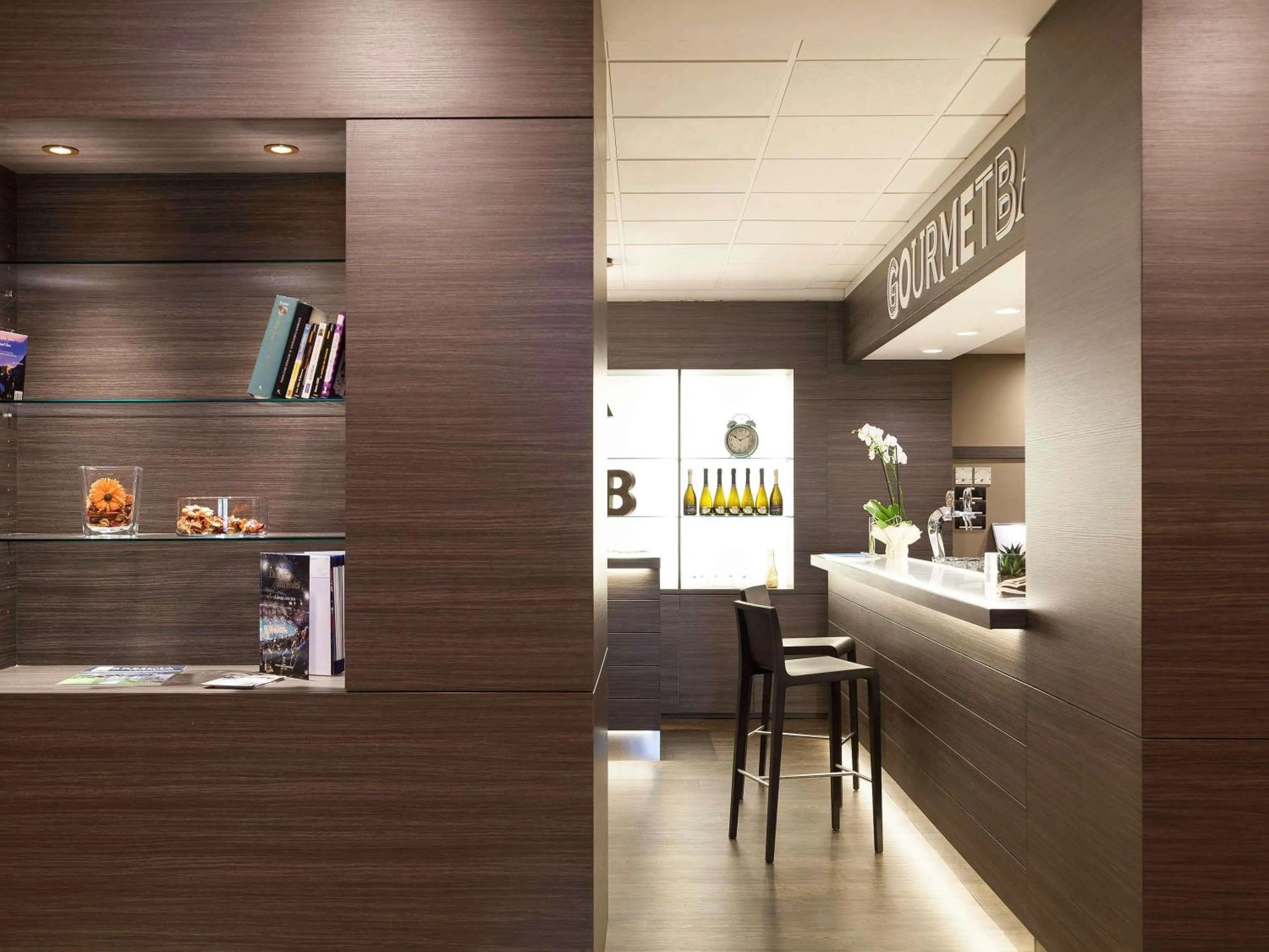 Lounge or bar in Novotel Brescia Due