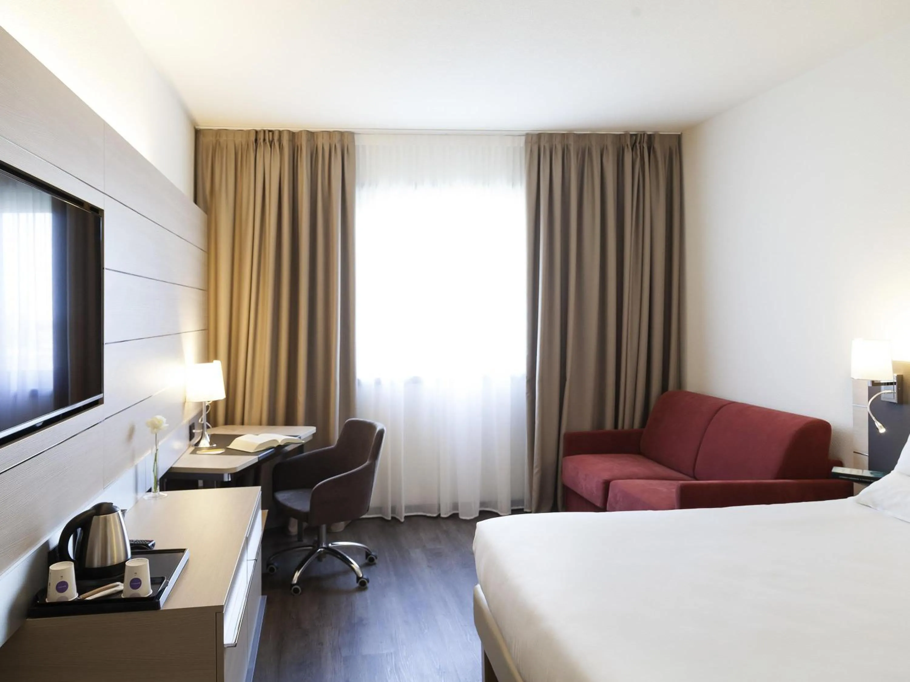 Bedroom, Bed in Novotel Brescia Due