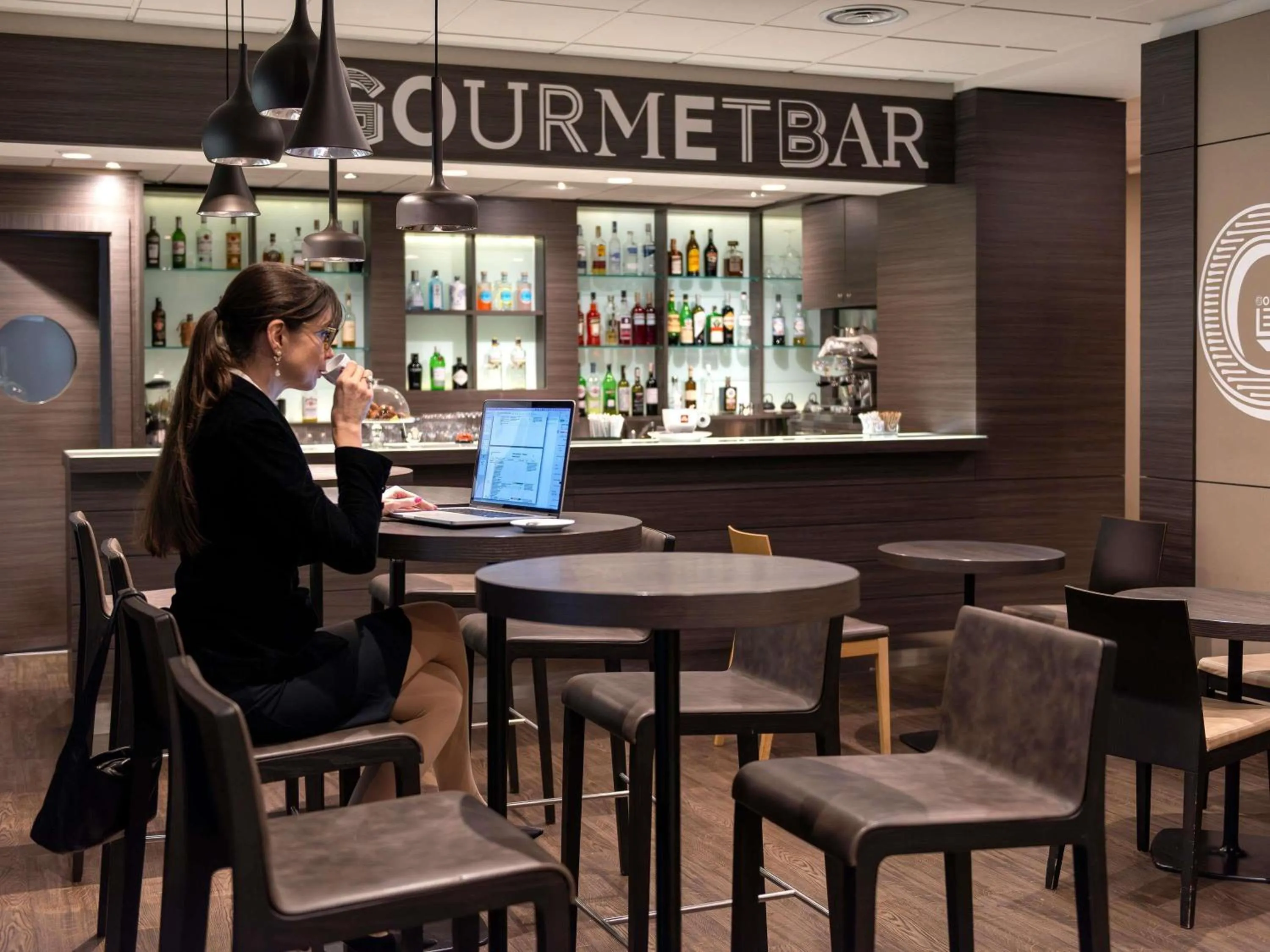 Lounge or bar in Novotel Brescia Due