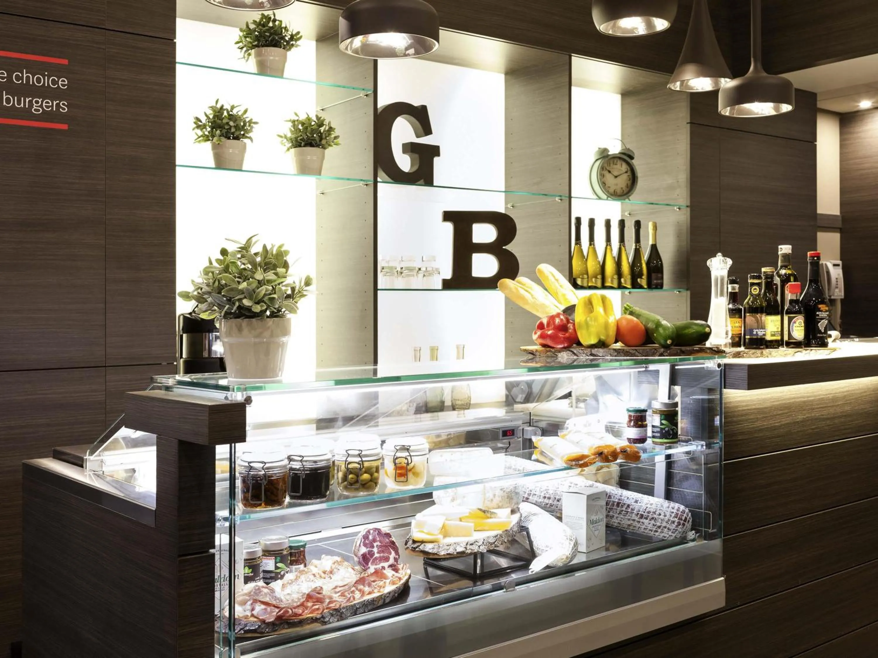 Lounge or bar in Novotel Brescia Due