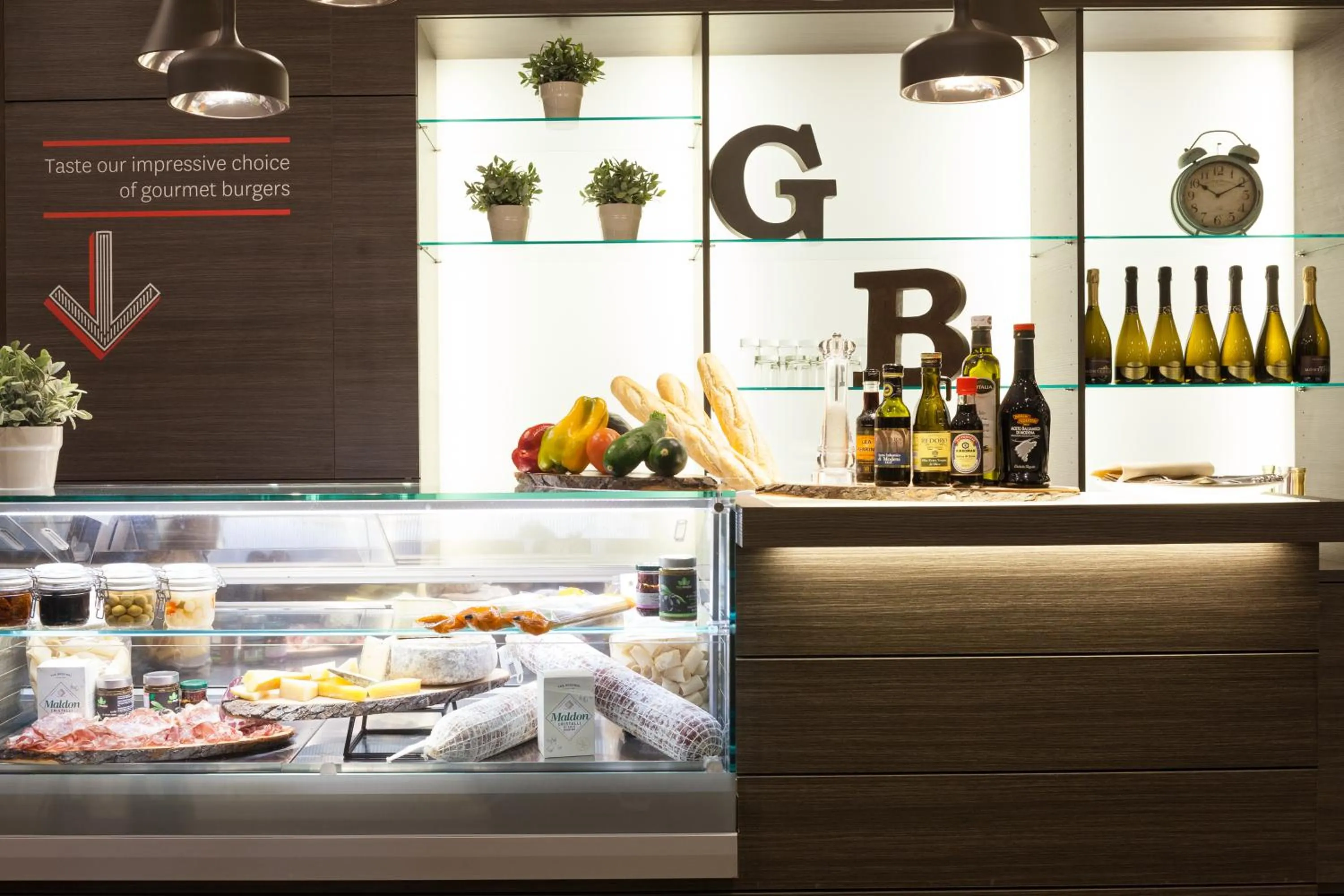 Lounge or bar in Novotel Brescia Due