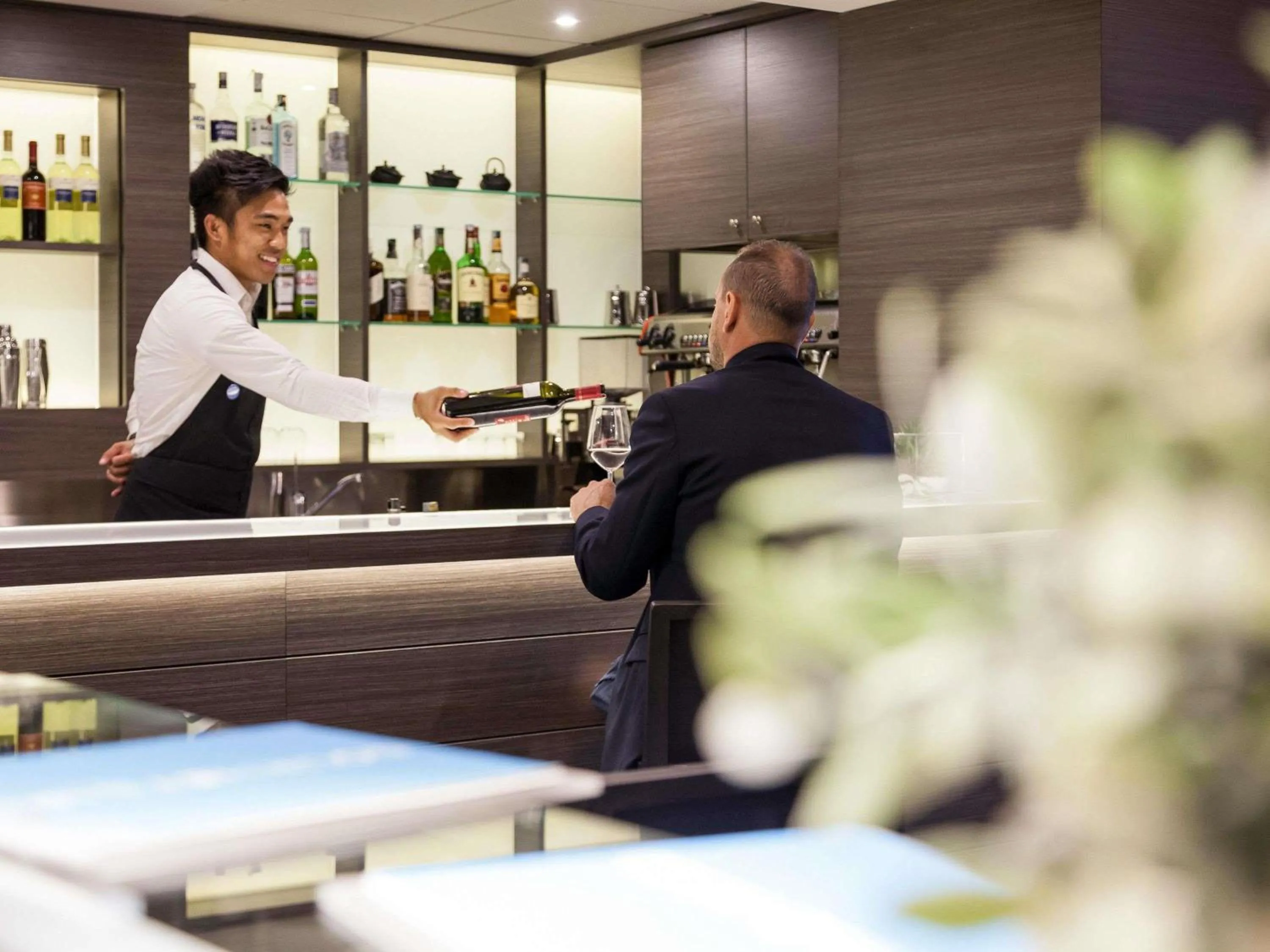 Lounge or bar in Novotel Brescia Due