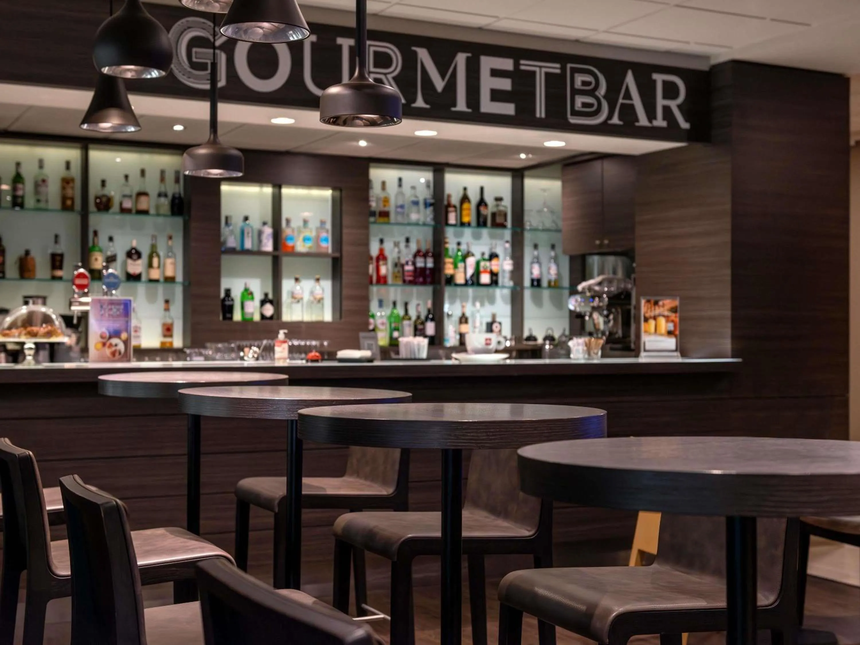 Lounge or bar in Novotel Brescia Due