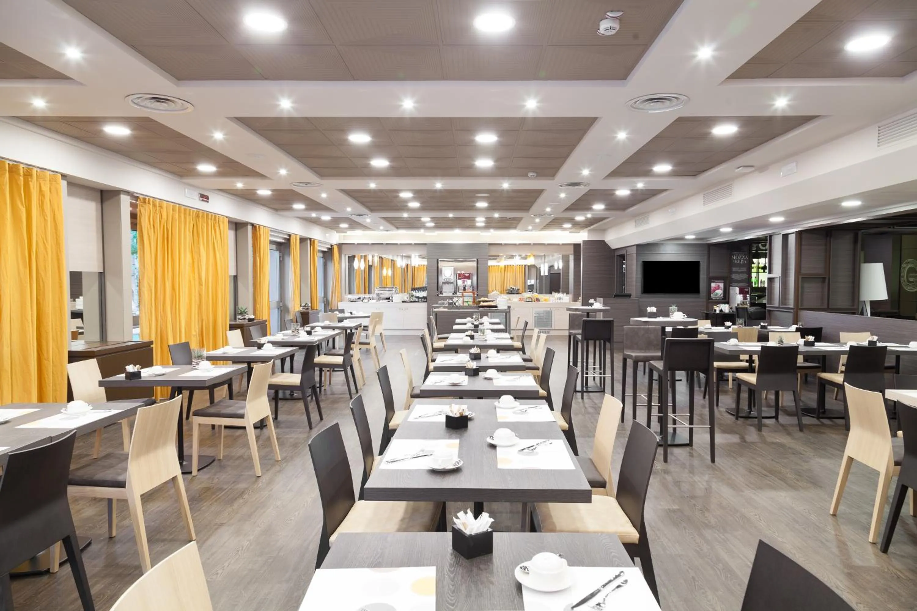 Restaurant/places to eat in Novotel Brescia Due