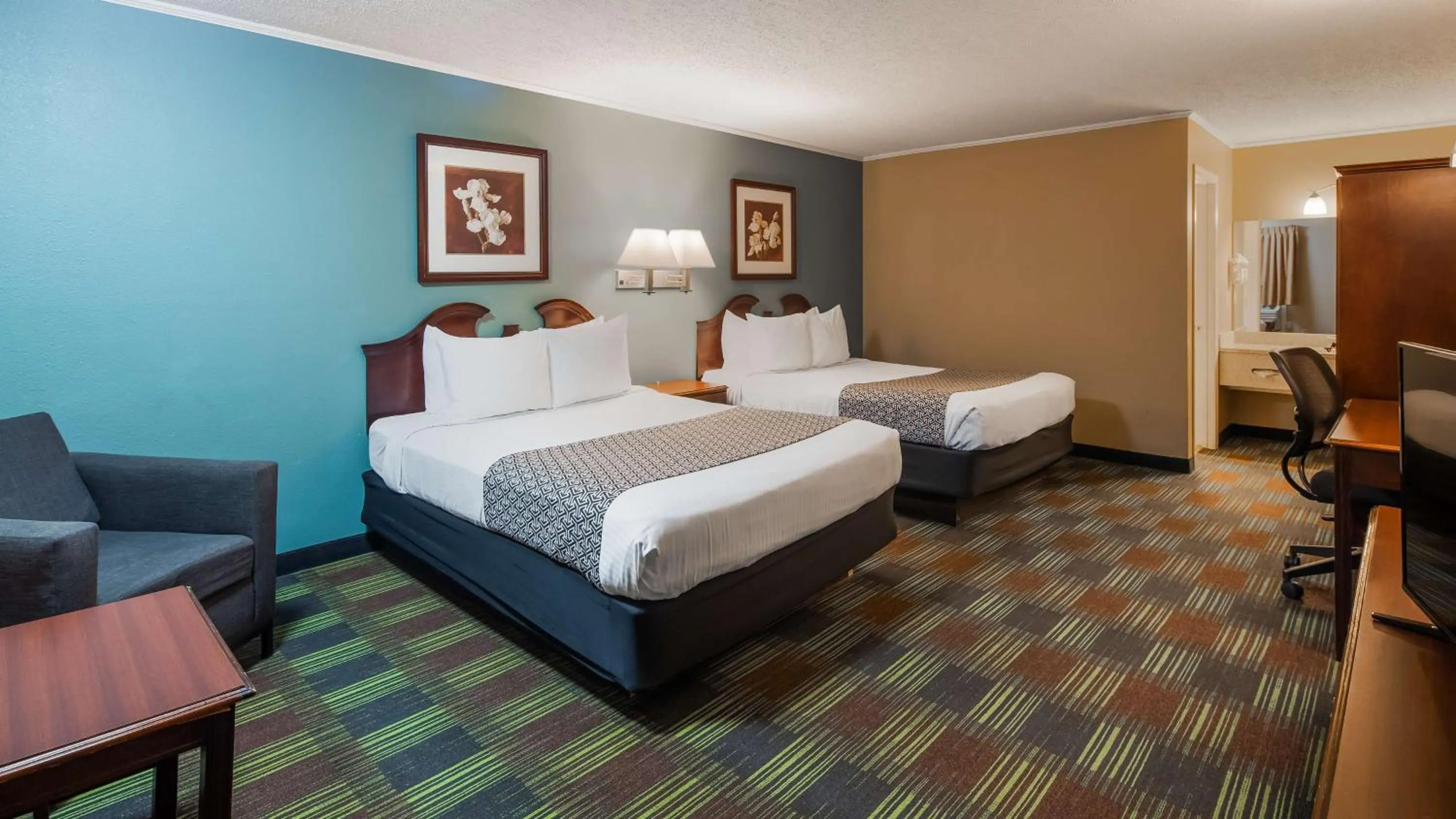 Bedroom, Bed in SureStay by Best Western Cameron