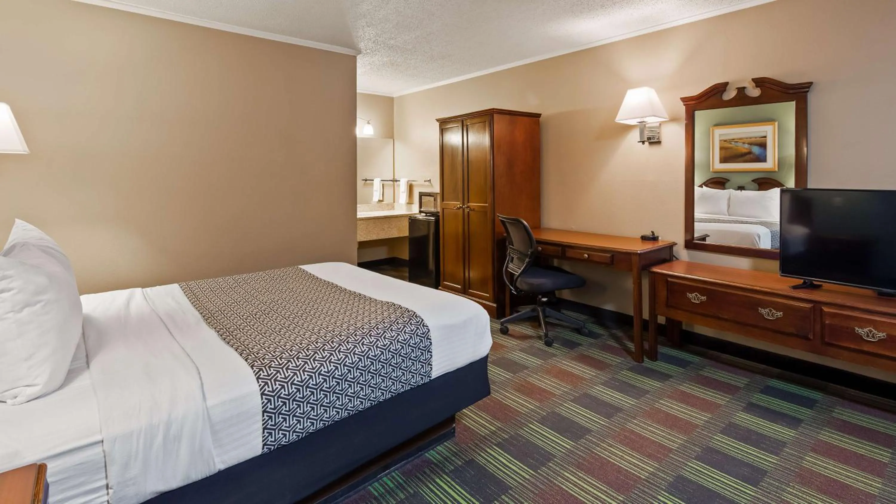 Bedroom, Bed in SureStay by Best Western Cameron
