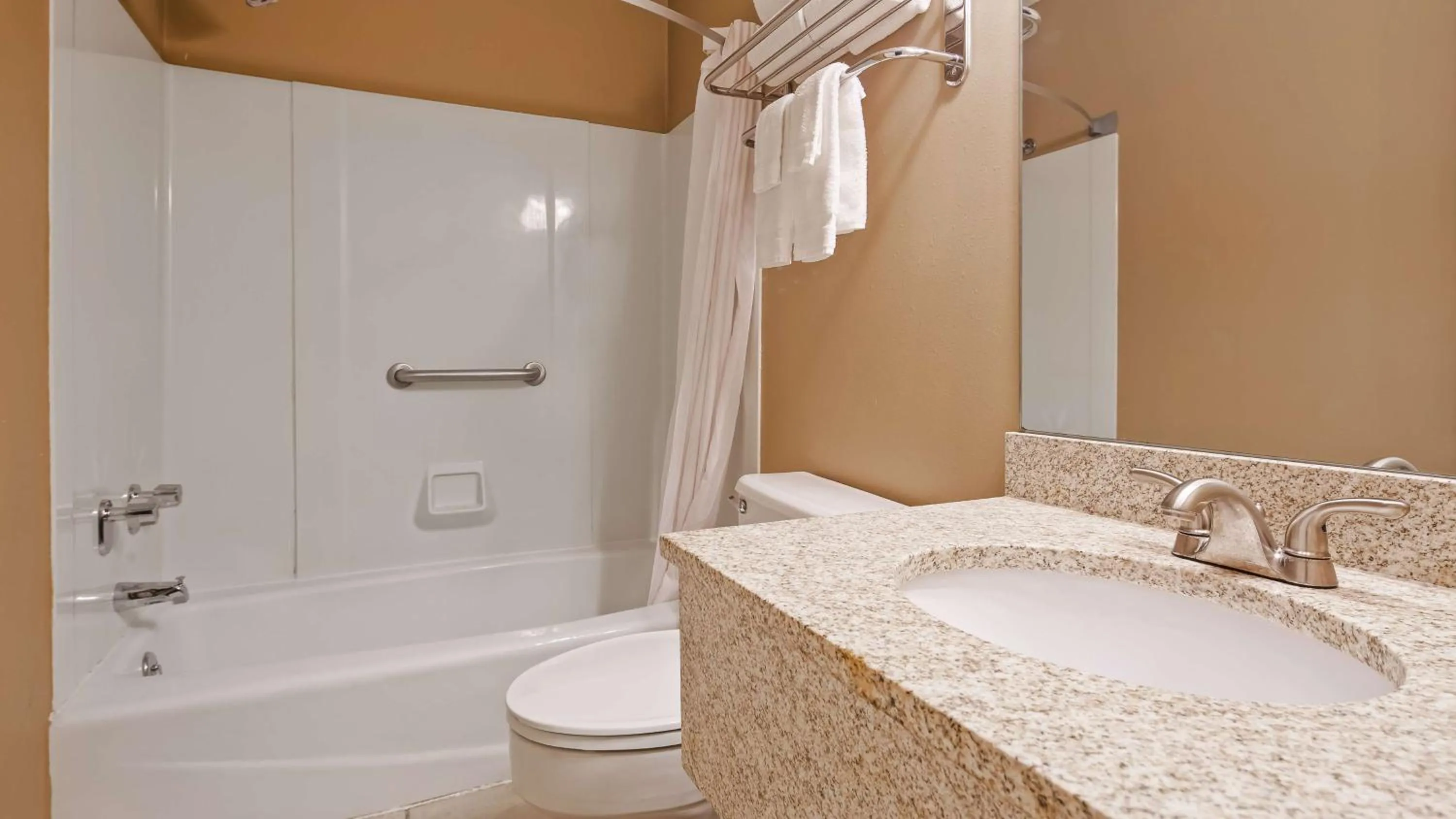 Bathroom in SureStay by Best Western Cameron