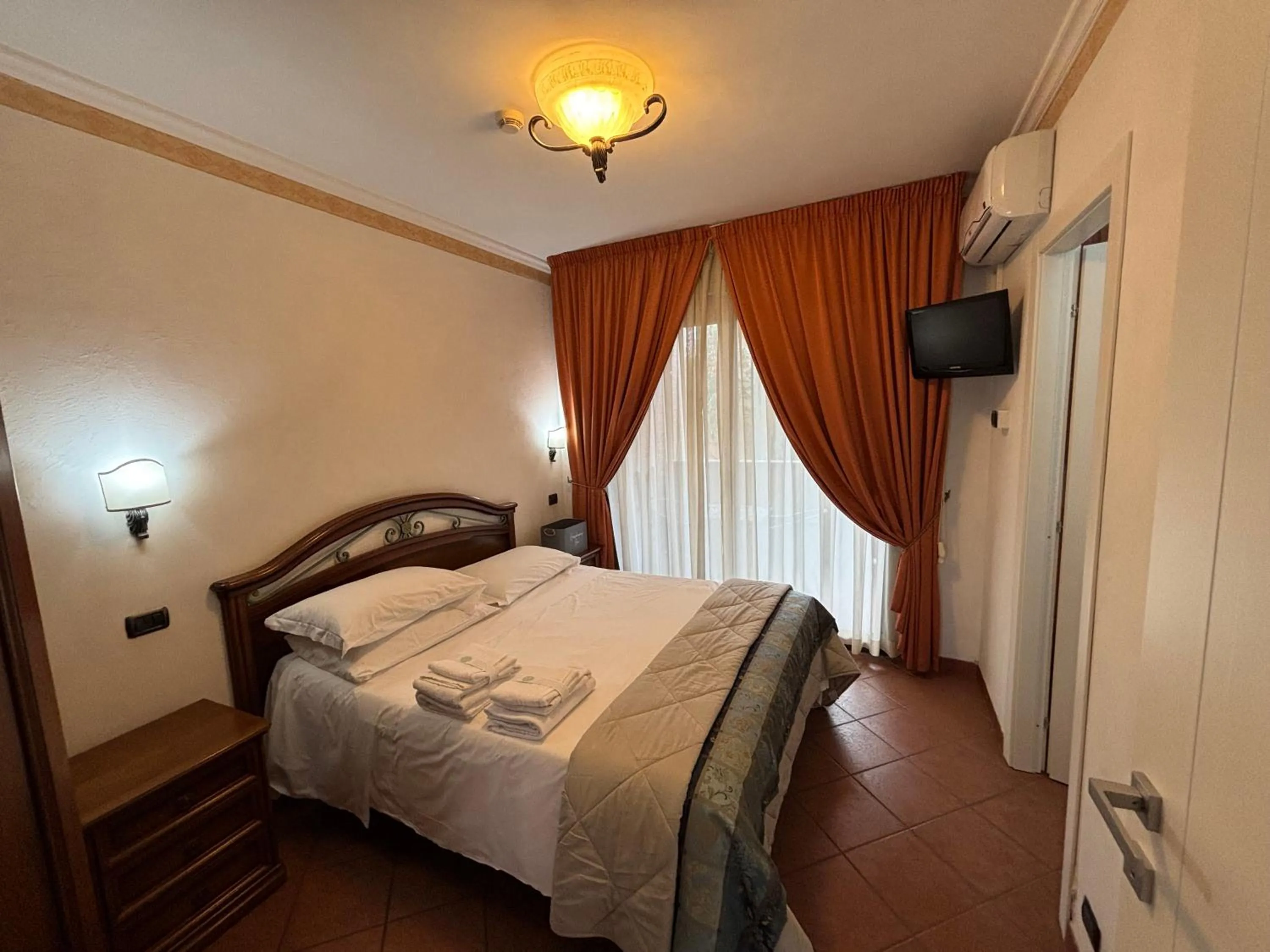 Bed in EURO HOUSE INN airport