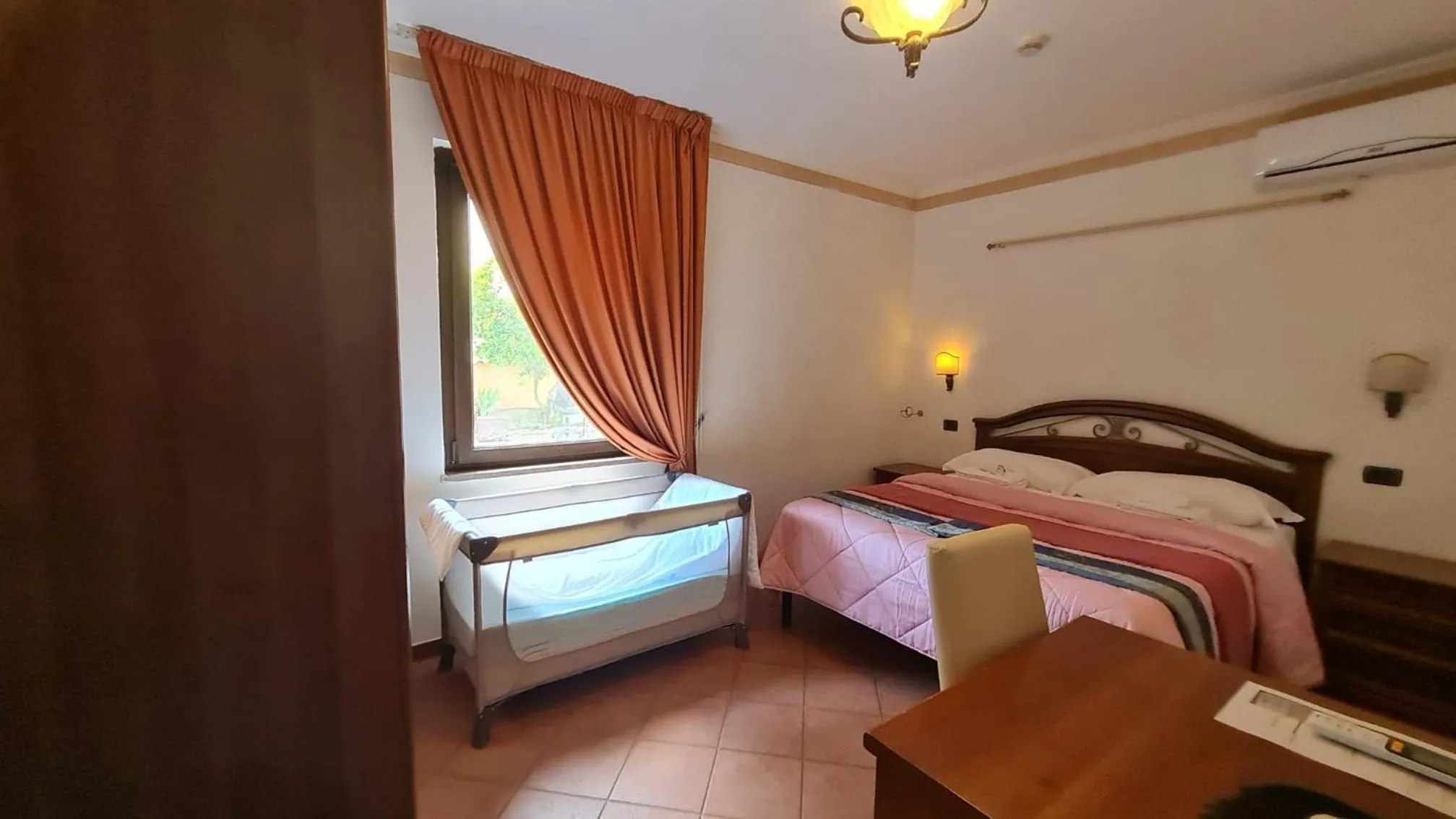 Bedroom, Bed in EURO HOUSE INN airport