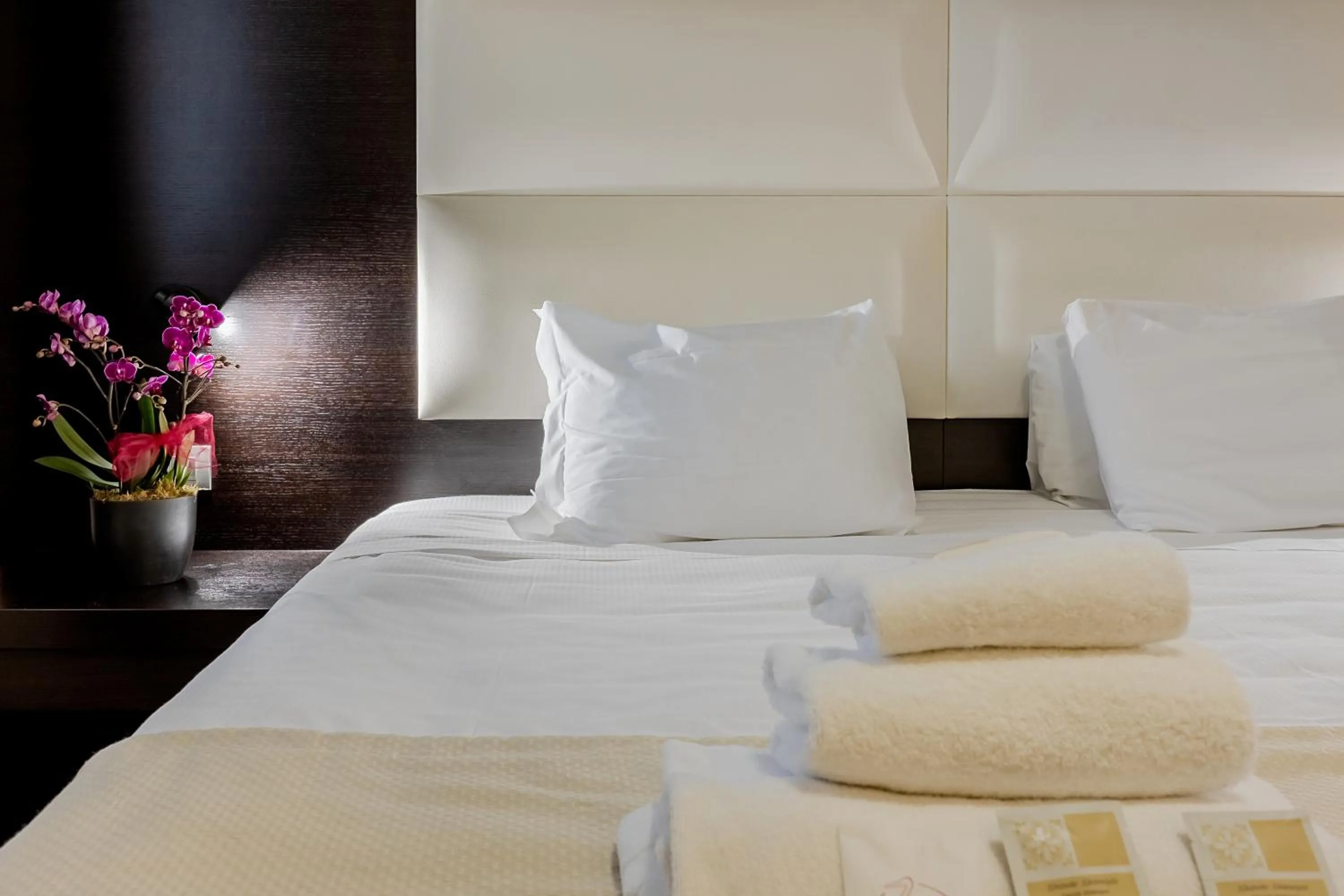 Bed in EH Suites Rome Airport Euro House Hotels