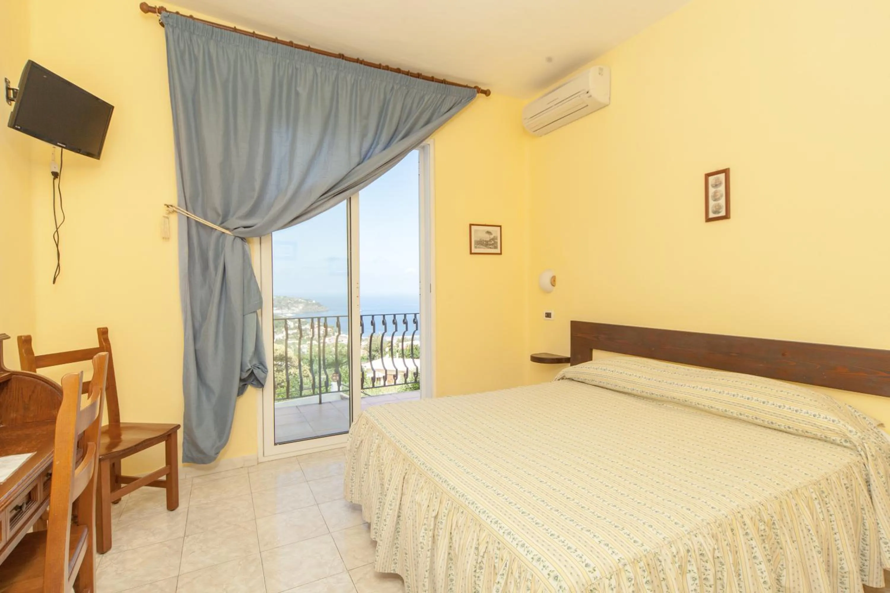 Photo of the whole room, Bed in Hotel Ape Regina