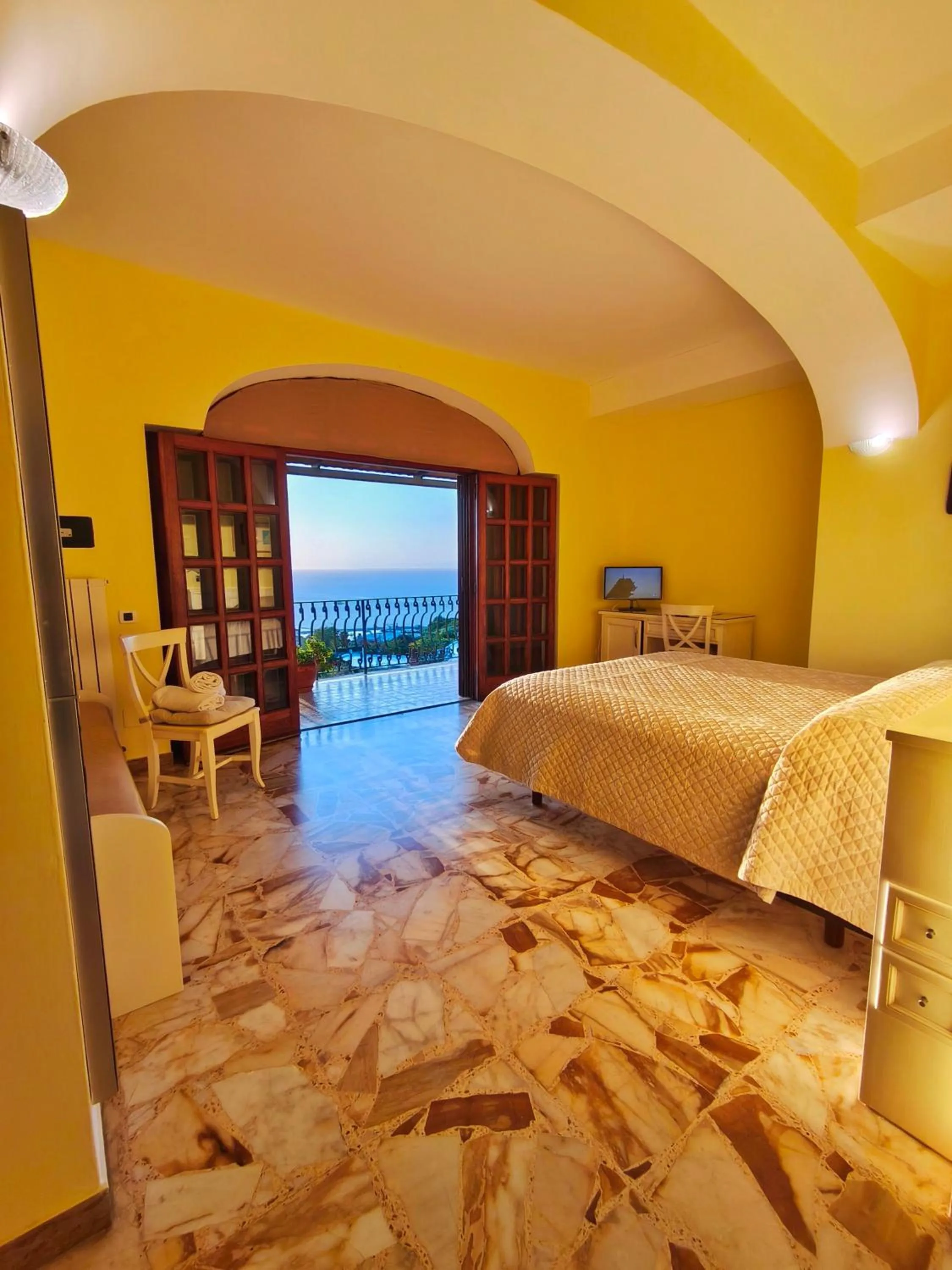 View (from property/room), Bed in Hotel Ape Regina