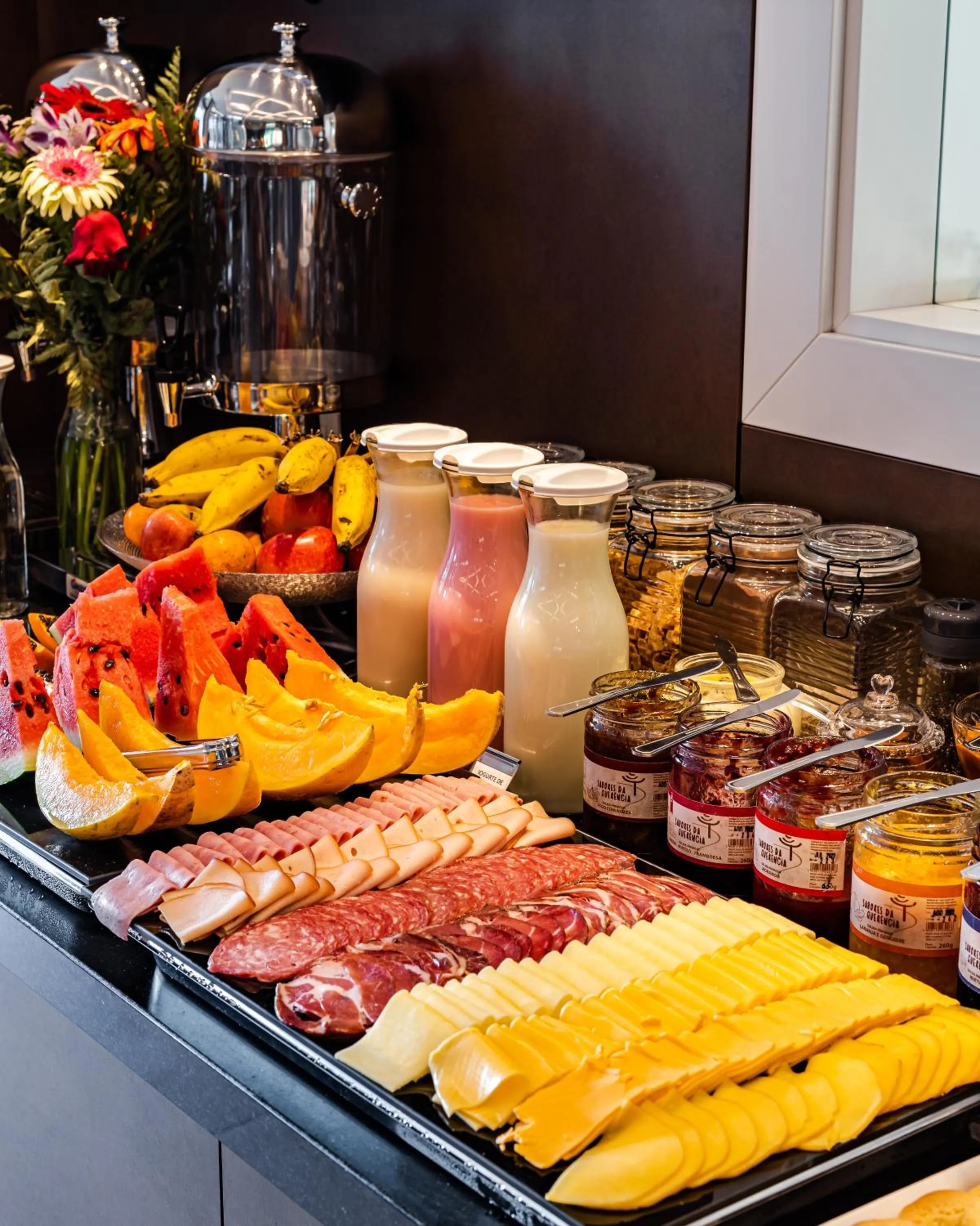 Buffet breakfast in Pousada Serra Verde