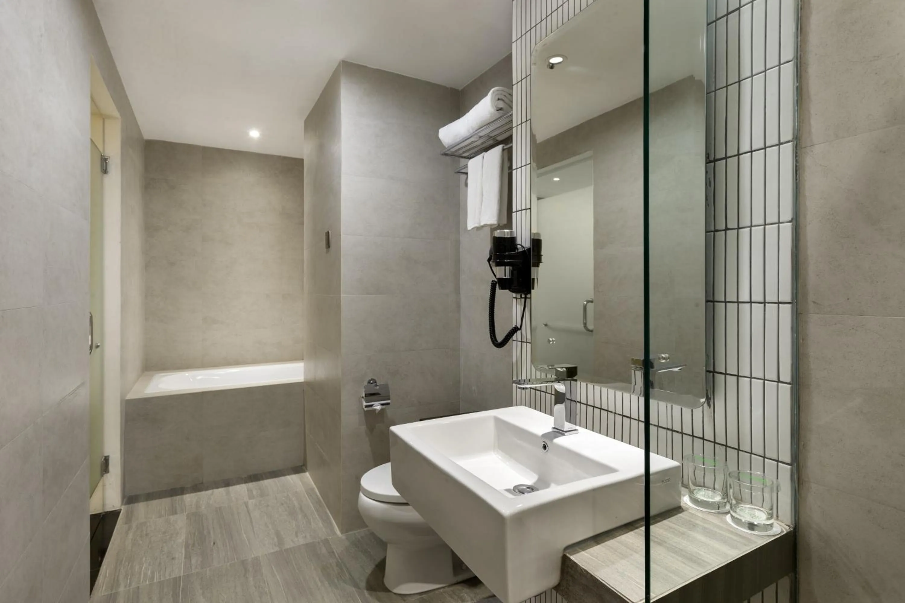 Bathroom in Elsotel Purwokerto By Daphna Management