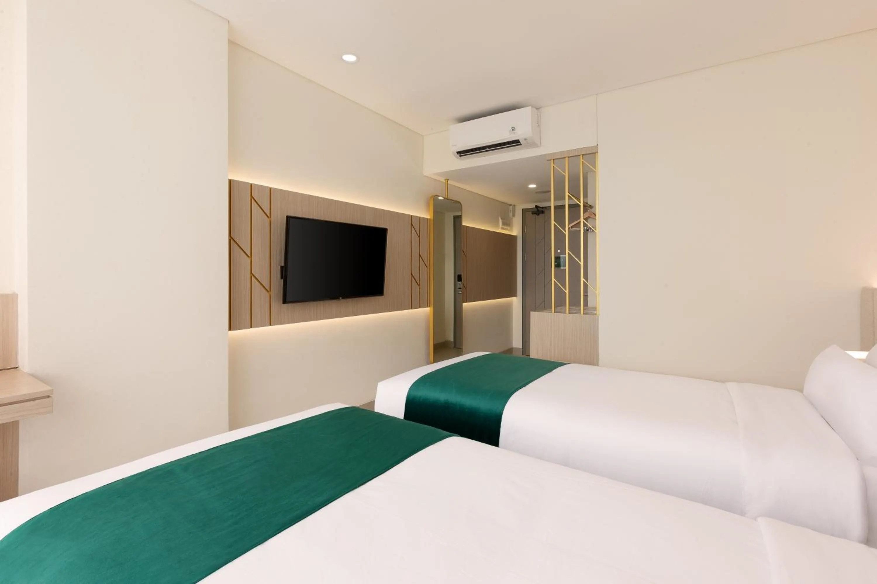 Bed in Elsotel Purwokerto By Daphna Management