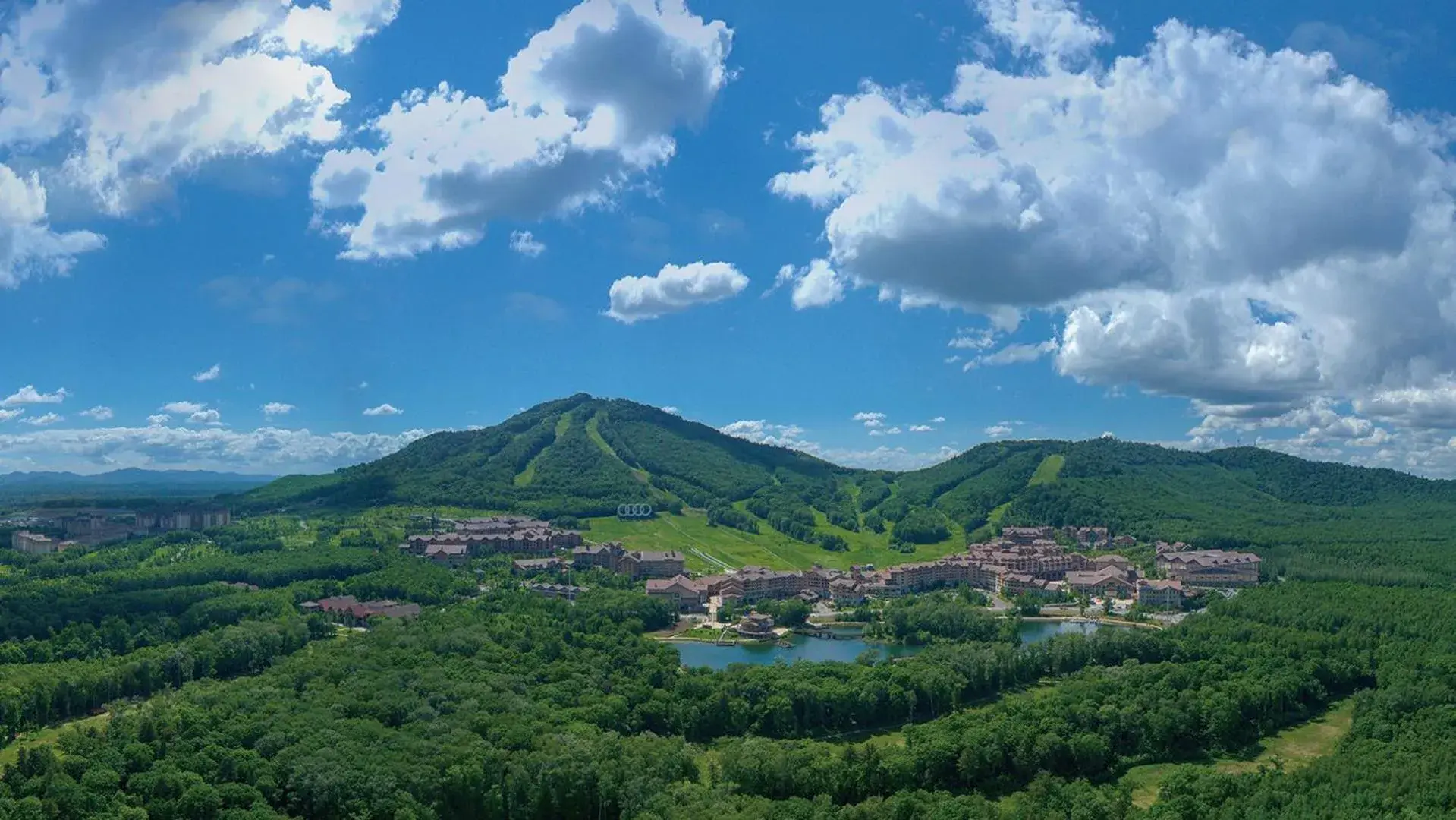 Property building in Park Hyatt Changbaishan Property building in Park Hyatt Changbaishan