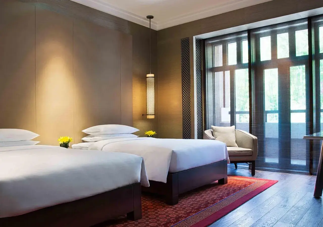 Photo of the whole room, Bed in Park Hyatt Changbaishan Photo of the whole room, Bed in Park Hyatt Changbaishan