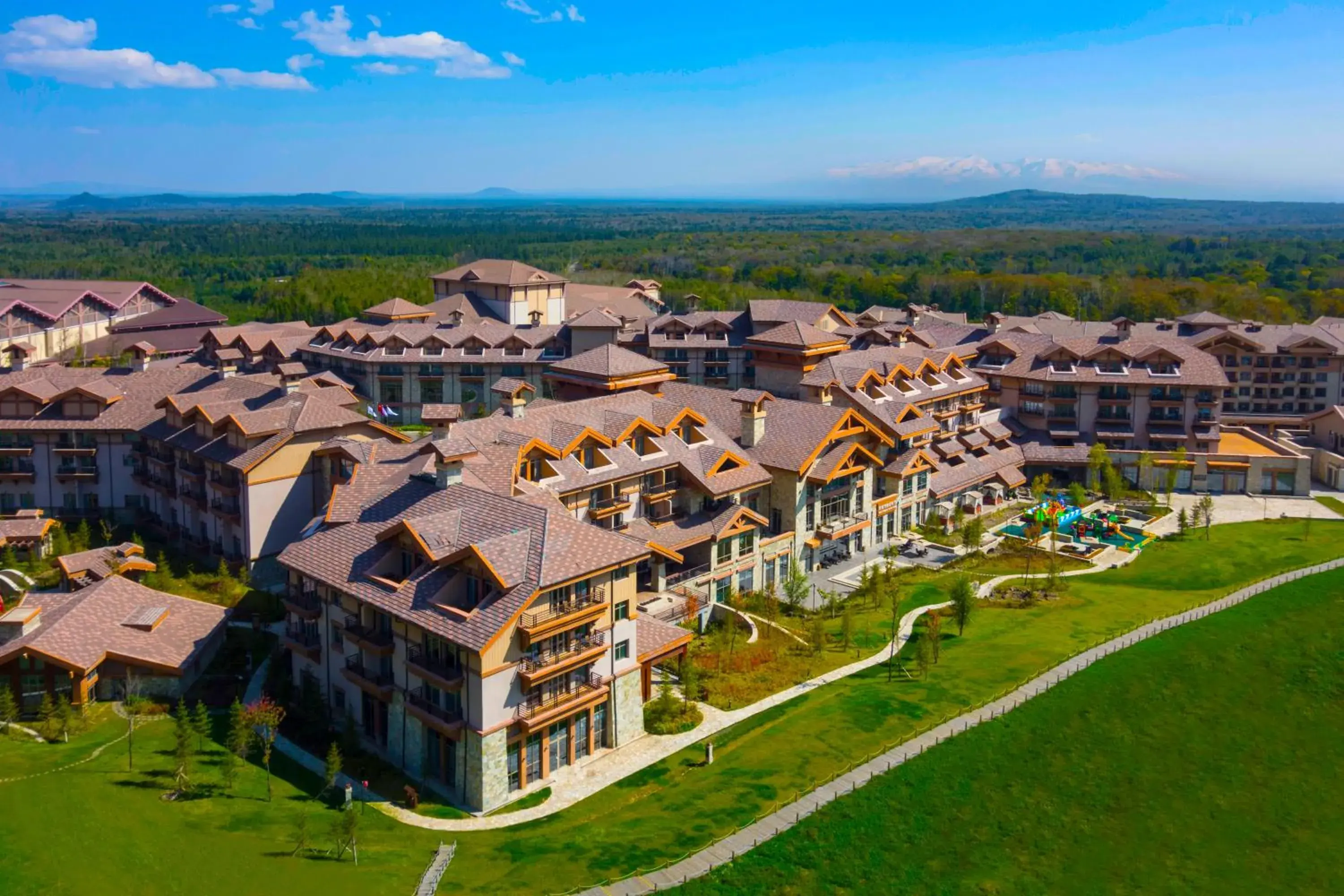 Property building in Hyatt Regency Changbaishan Property building in Hyatt Regency Changbaishan