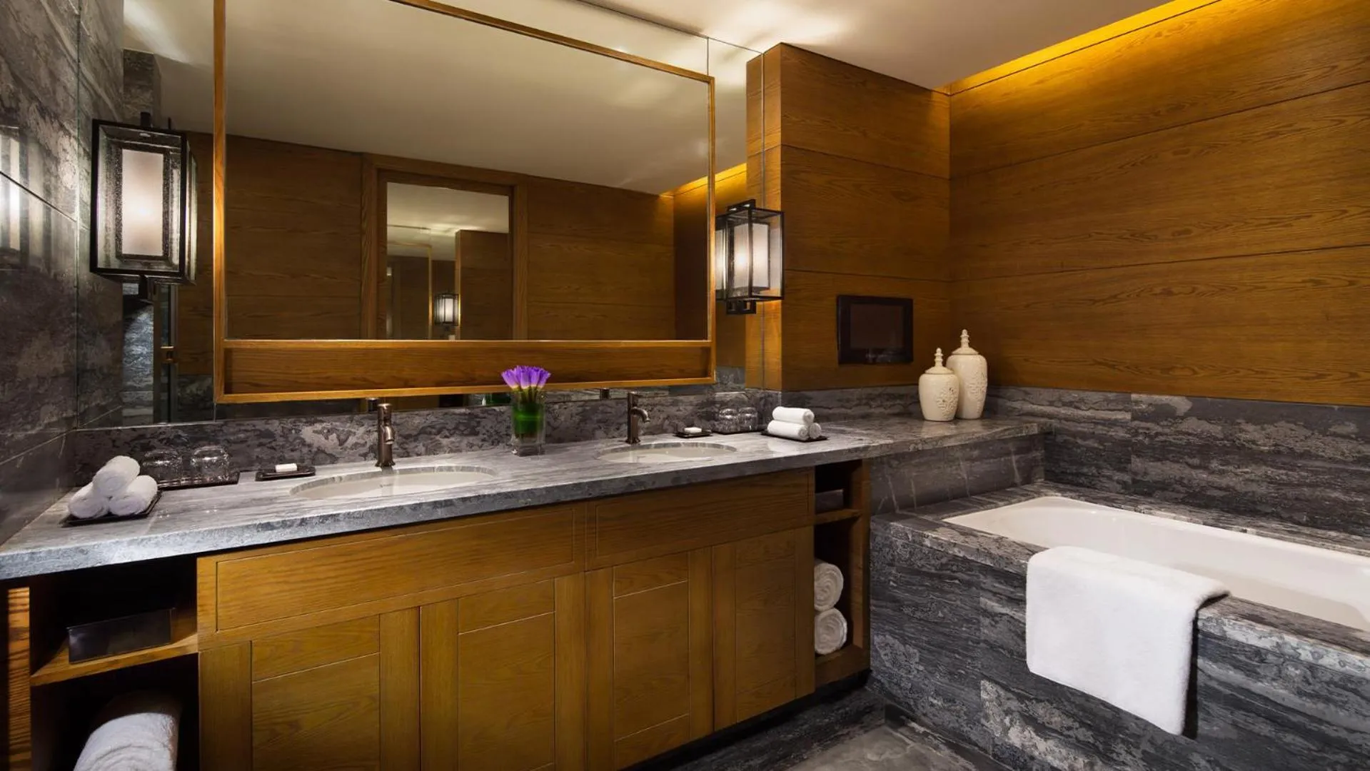 Bathroom in Hyatt Regency Changbaishan