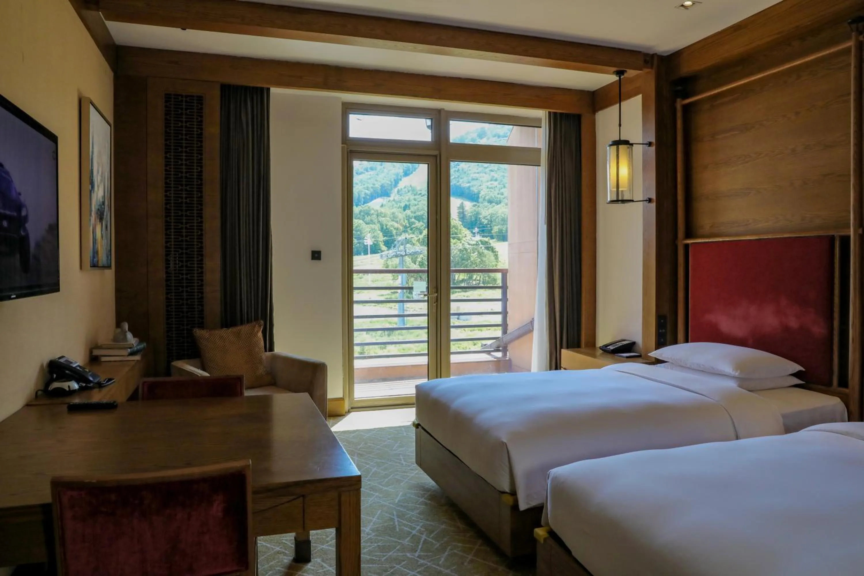 Photo of the whole room, Bed in Hyatt Regency Changbaishan