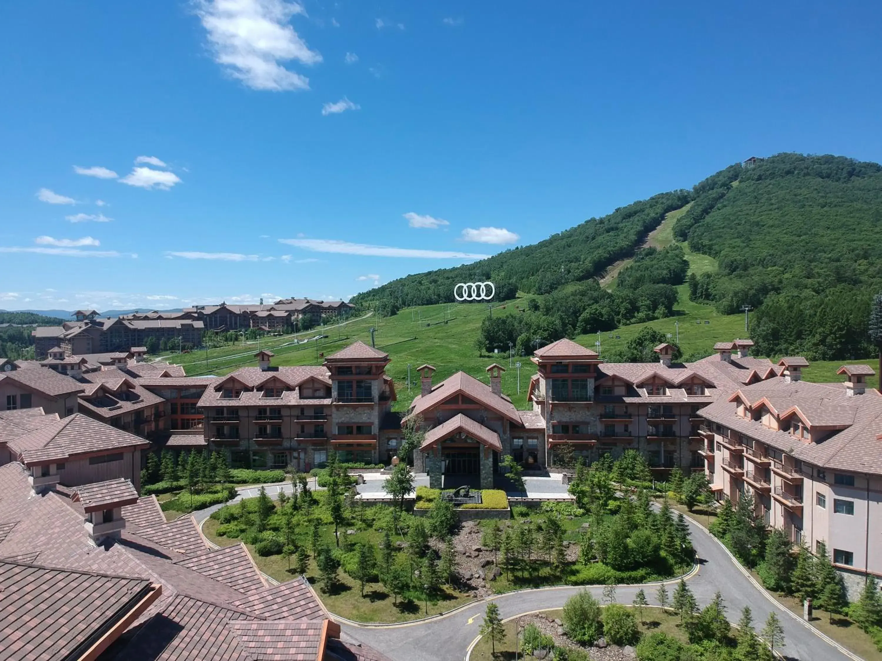 Property building in Hyatt Regency Changbaishan Property building in Hyatt Regency Changbaishan