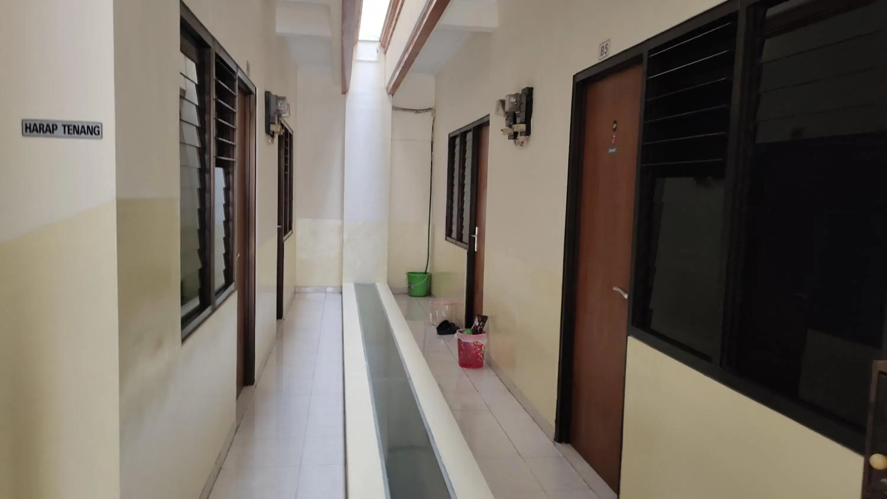 Lobby or reception in Hotel O C16 Siwalankerto Syariah Lobby or reception in Hotel O C16 Siwalankerto Syariah