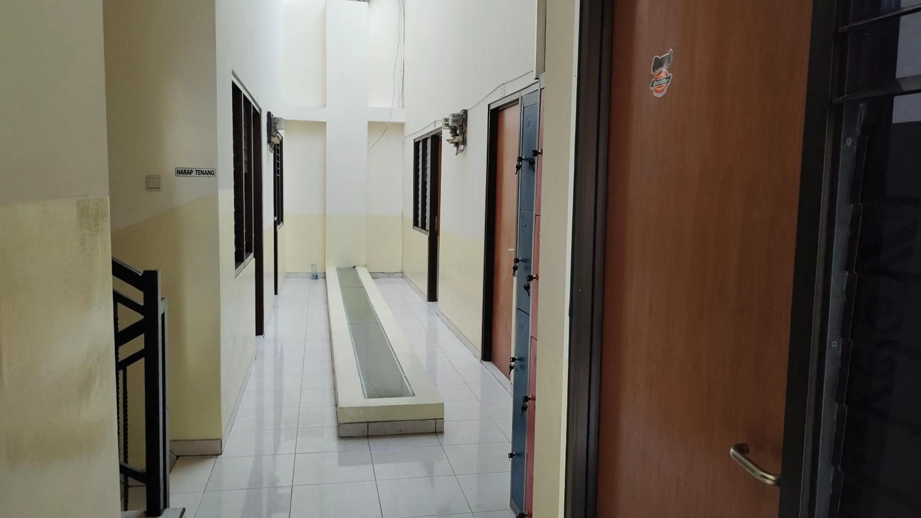 Lobby or reception in Hotel O C16 Siwalankerto Syariah