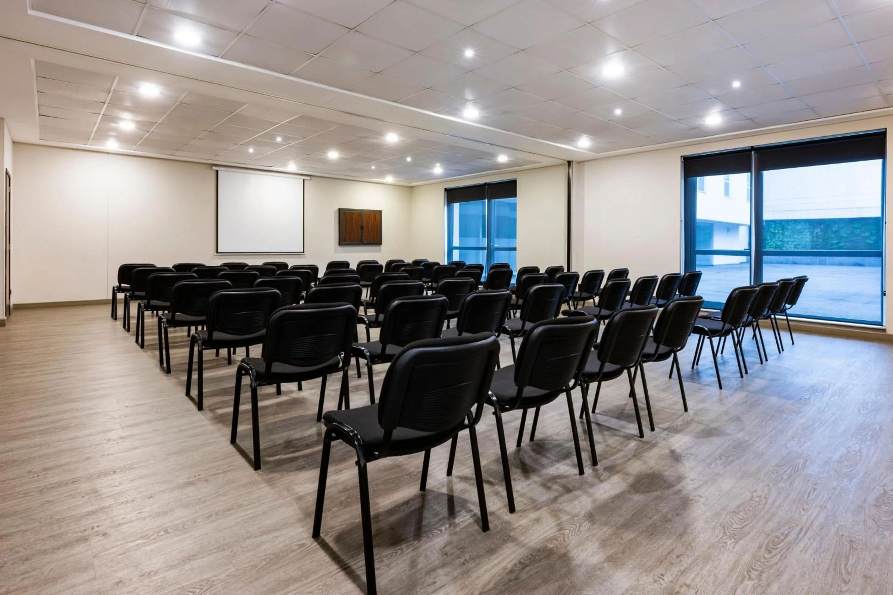 Meeting/conference room in City Express Plus by Marriott Cali Colombia