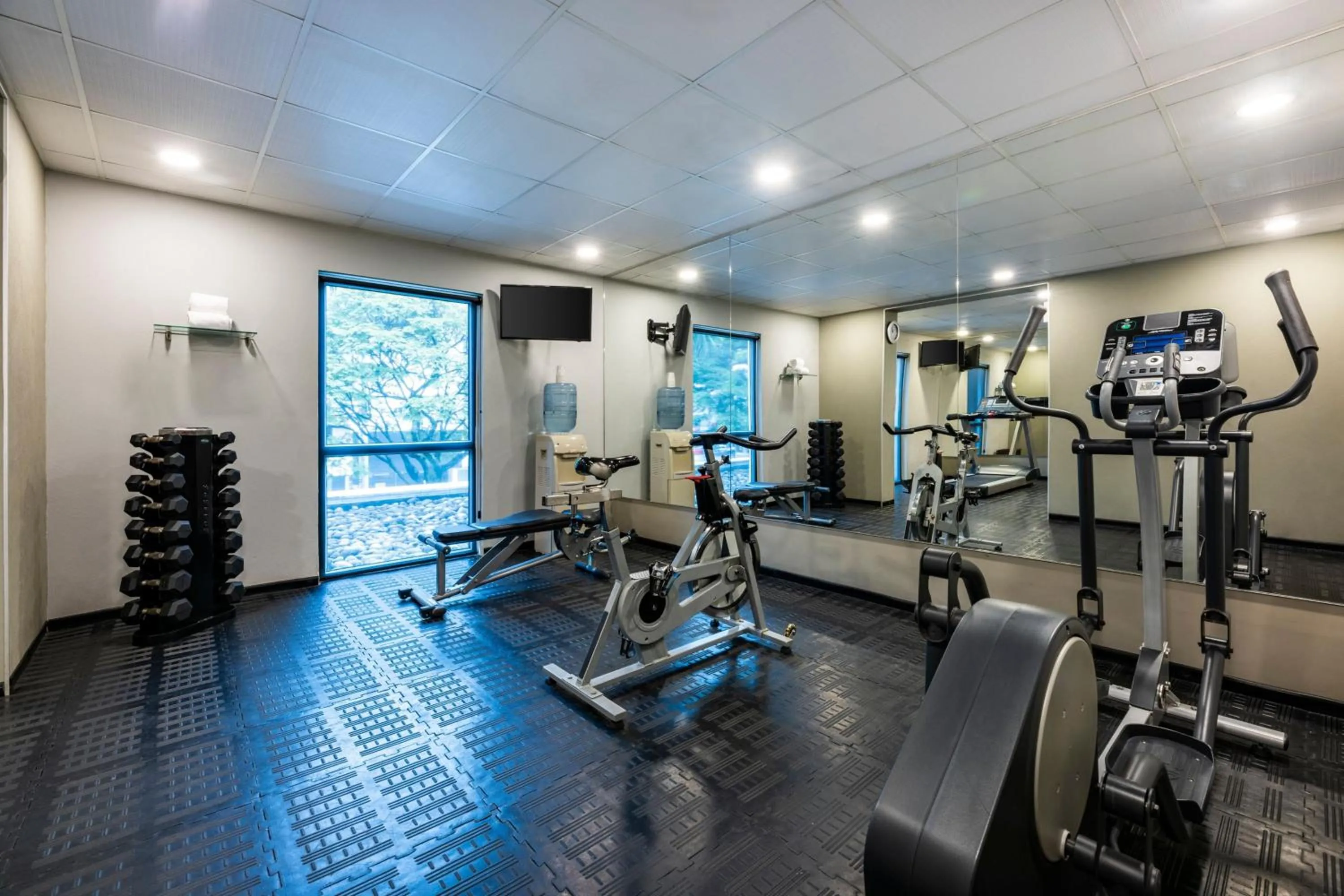 Fitness centre/facilities in City Express Plus by Marriott Cali Colombia
