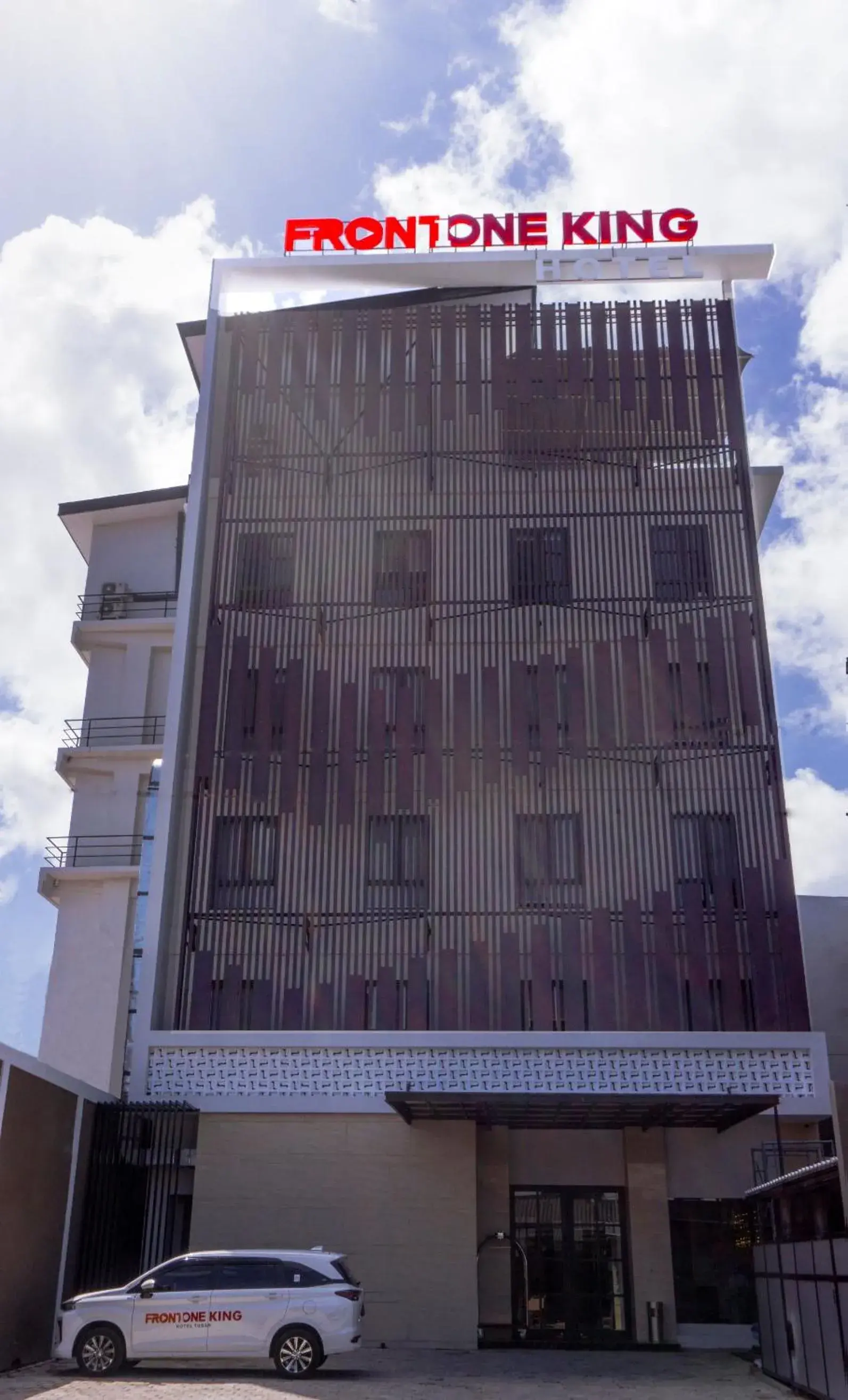 Property building in Front One King Hotel Tuban Property building in Front One King Hotel Tuban