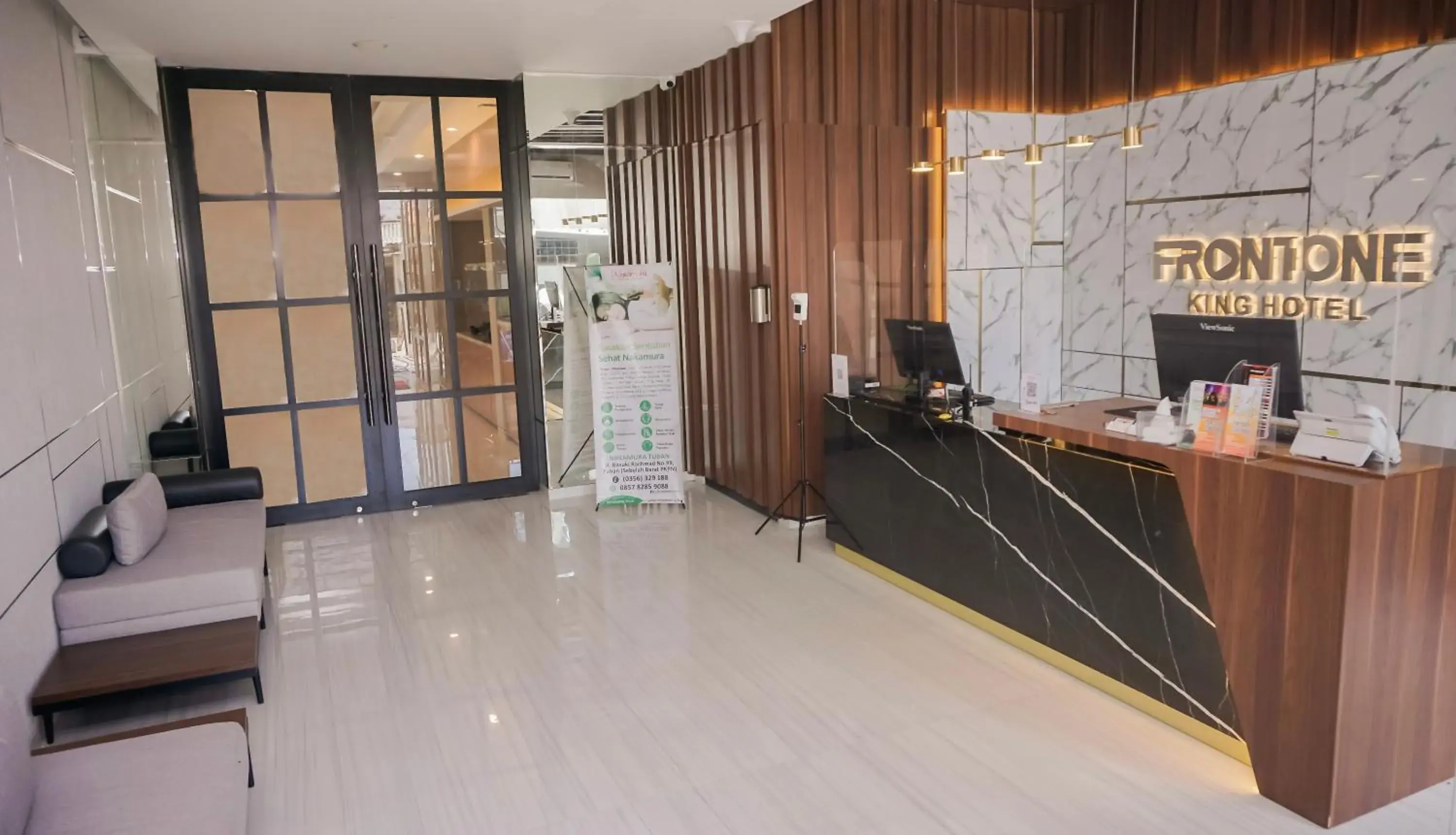 Lobby or reception in Front One King Hotel Tuban Lobby or reception in Front One King Hotel Tuban