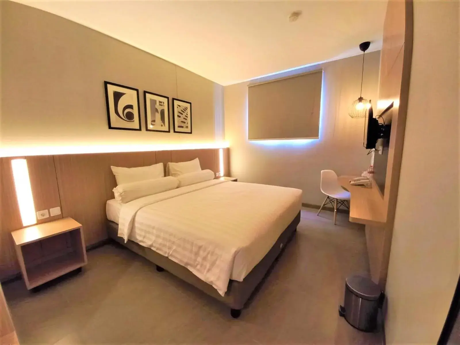 Bed in Front One King Hotel Tuban Bed in Front One King Hotel Tuban