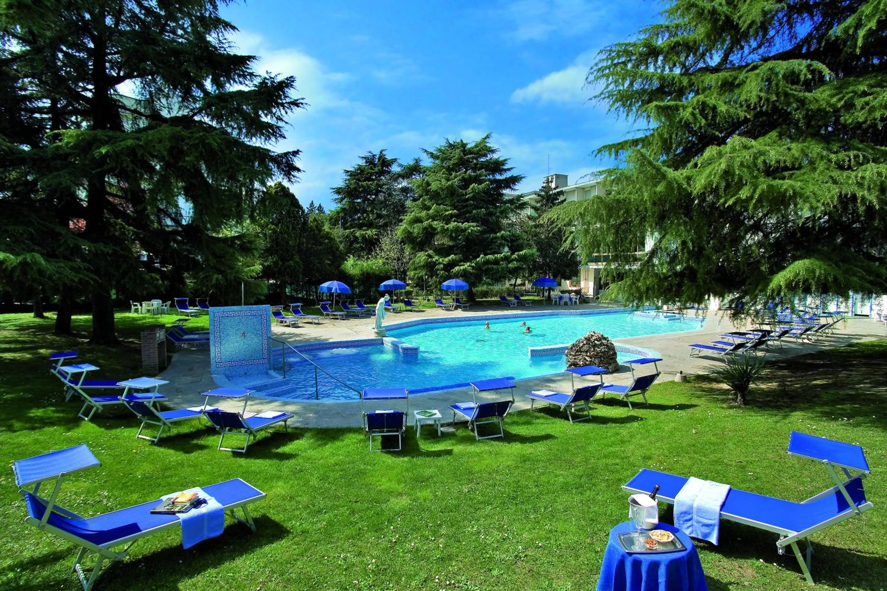 Swimming pool in Hotel Terme Bologna