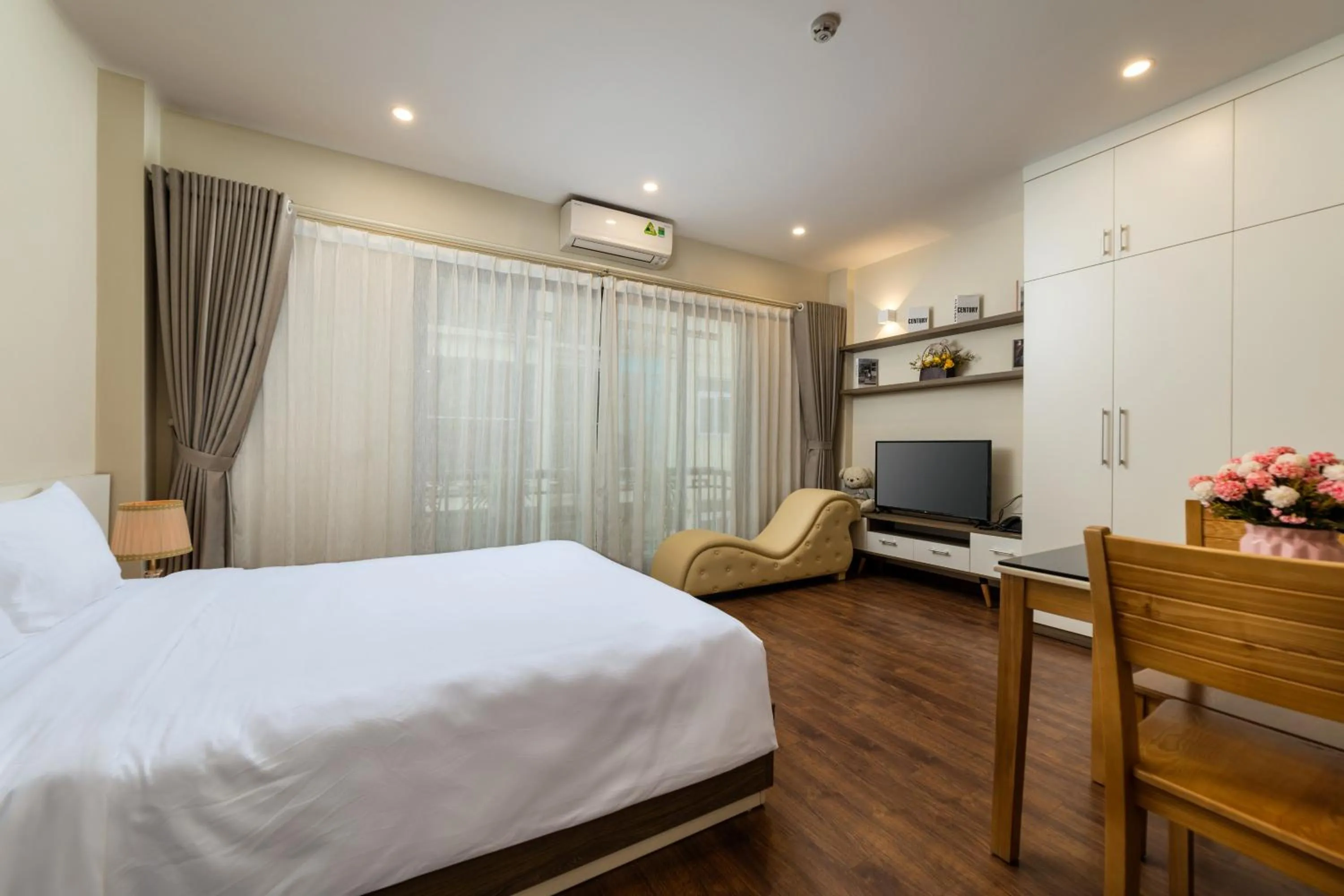 Bedroom, Bed in YR Hotel & Apartments