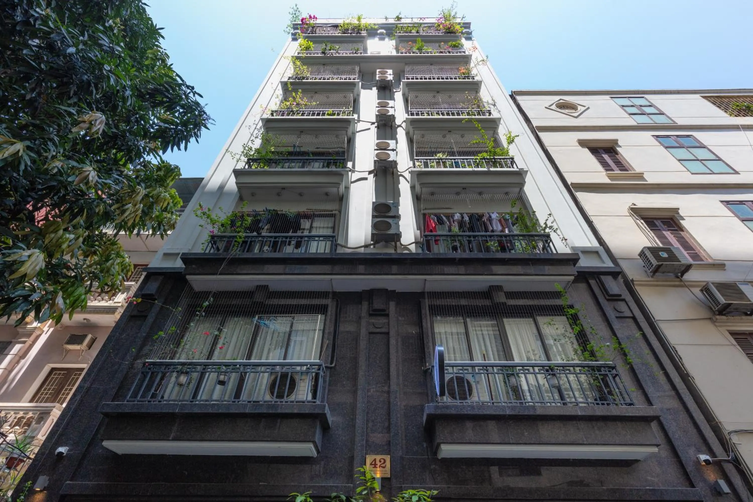 Property building in YR Hotel & Apartments