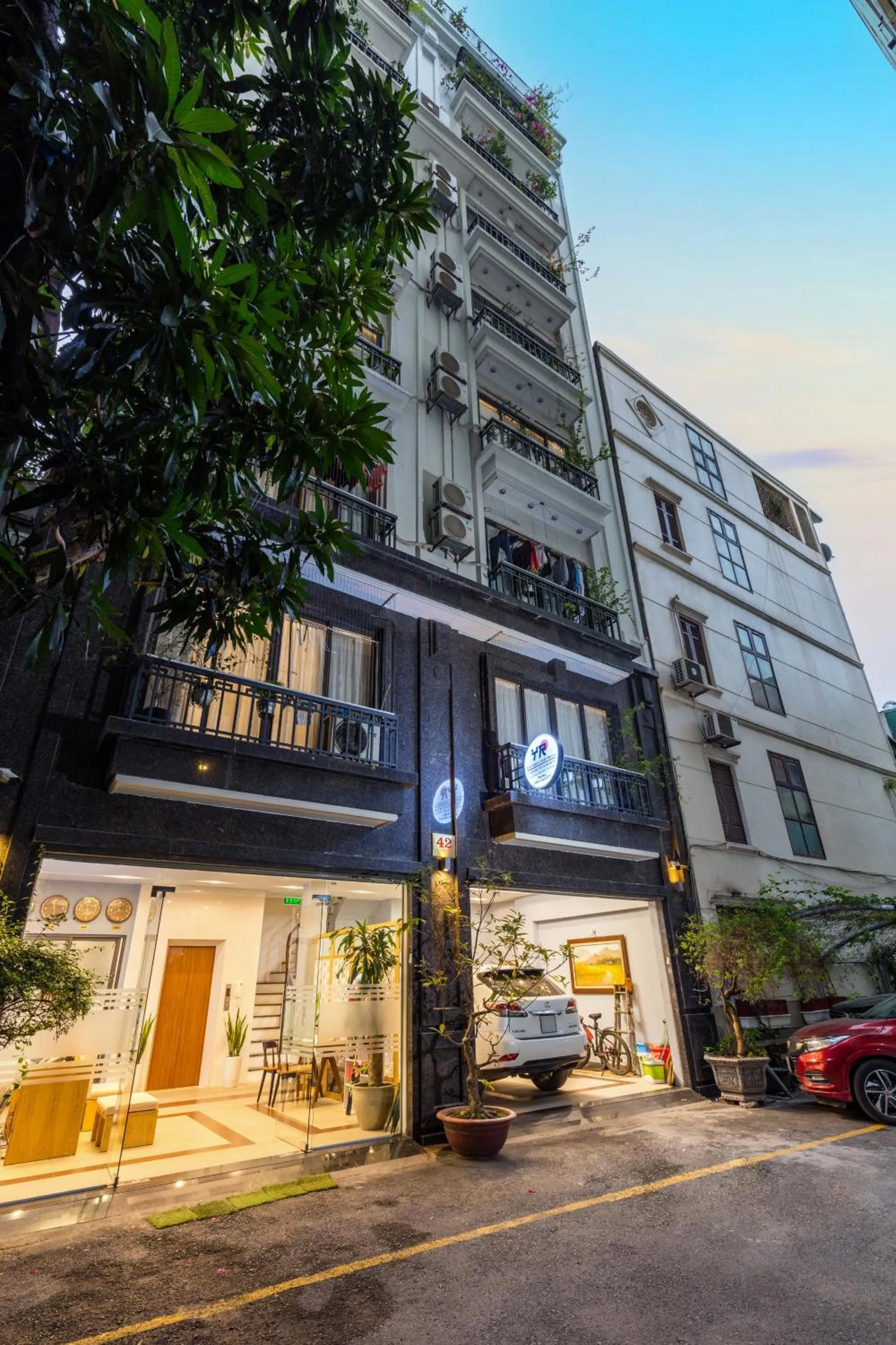 Property building in YR Hotel & Apartments