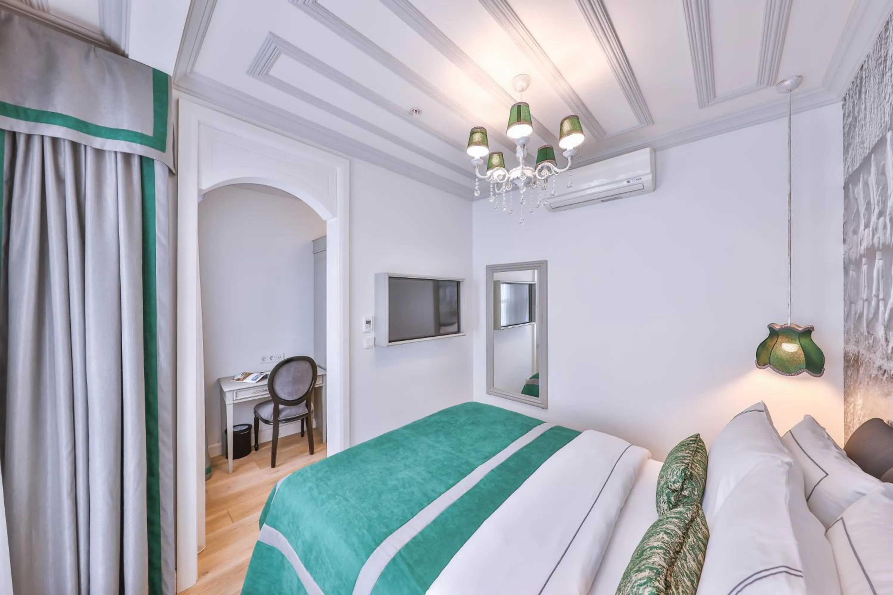 Bedroom, Bed in 9 Doors Hotel