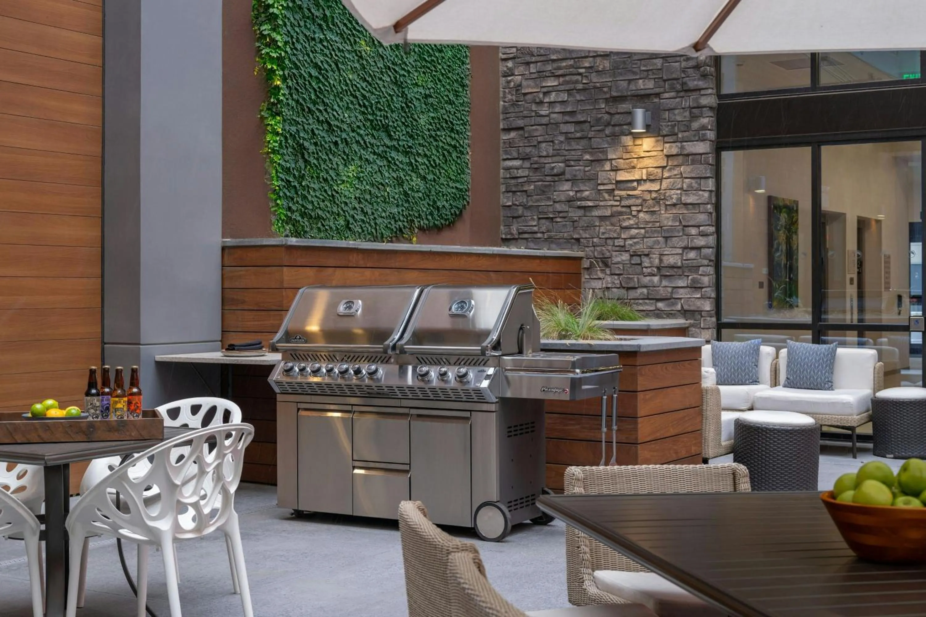 Lounge or bar in SpringHill Suites by Marriott Colorado Springs Downtown